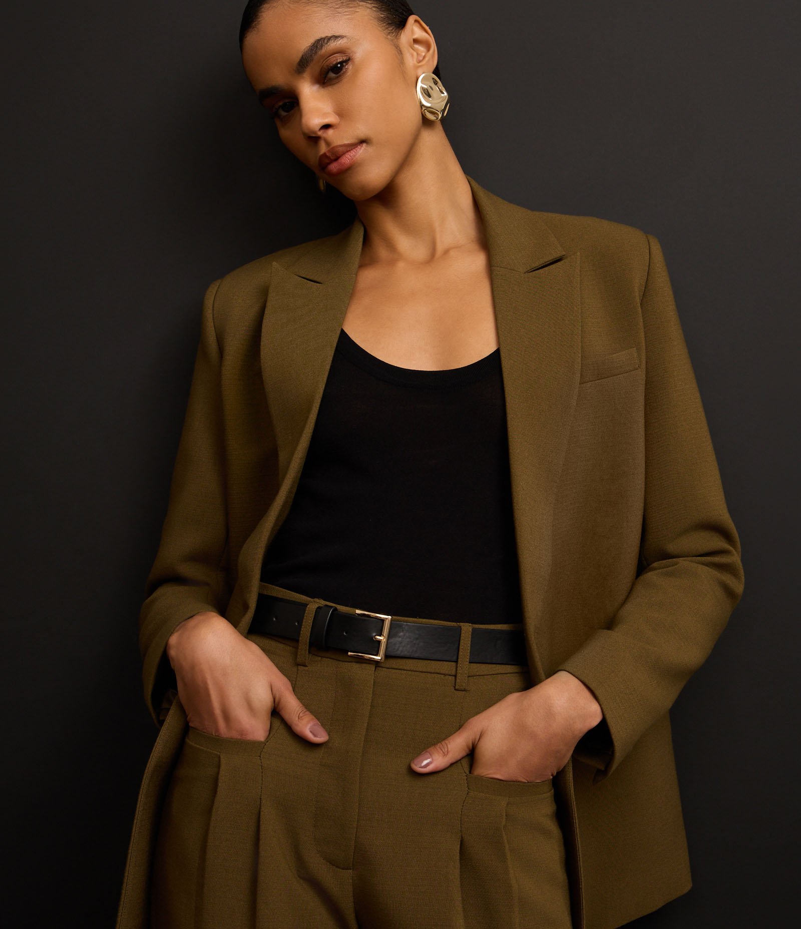 Calça Wide Leg em Alfaiataria com Pregas e Cinto Verde 7