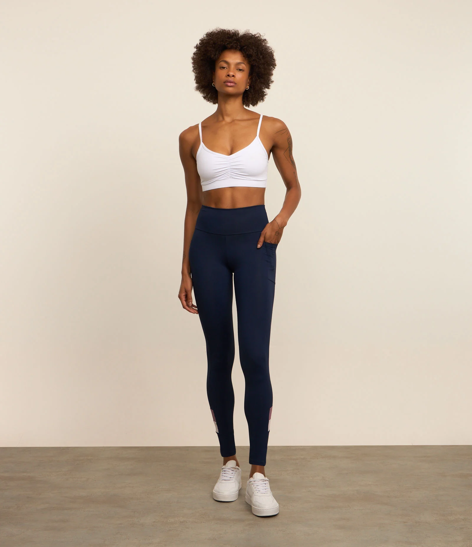 Calça Legging Esportiva em Poliamida com Detalhe Contrastante Azul Marinho 1