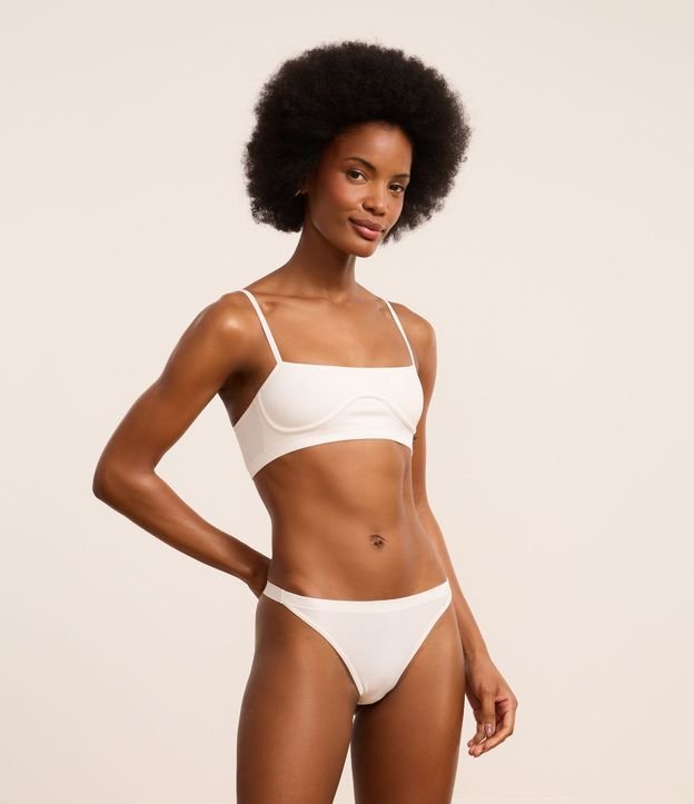 Calcinha String Seamless com Acabamento Contrastante