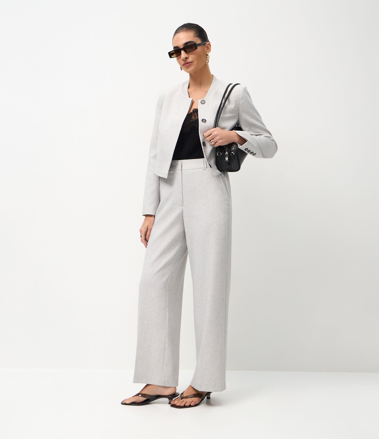 Calça Wide Leg Alfaiatada em Crepe com Bolsos Cinza 1