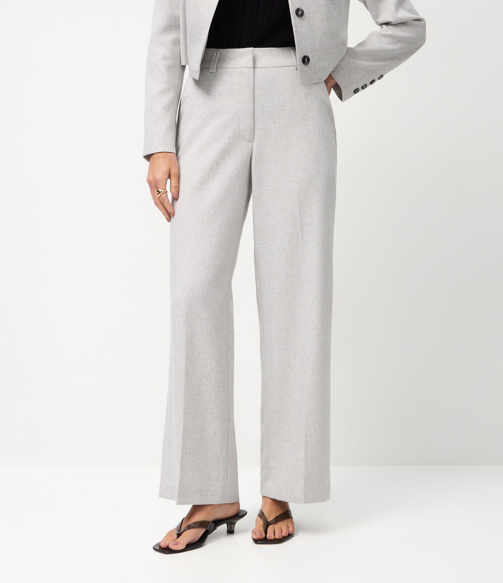 Calça Wide Leg Alfaiatada em Crepe com Bolsos Cinza 3