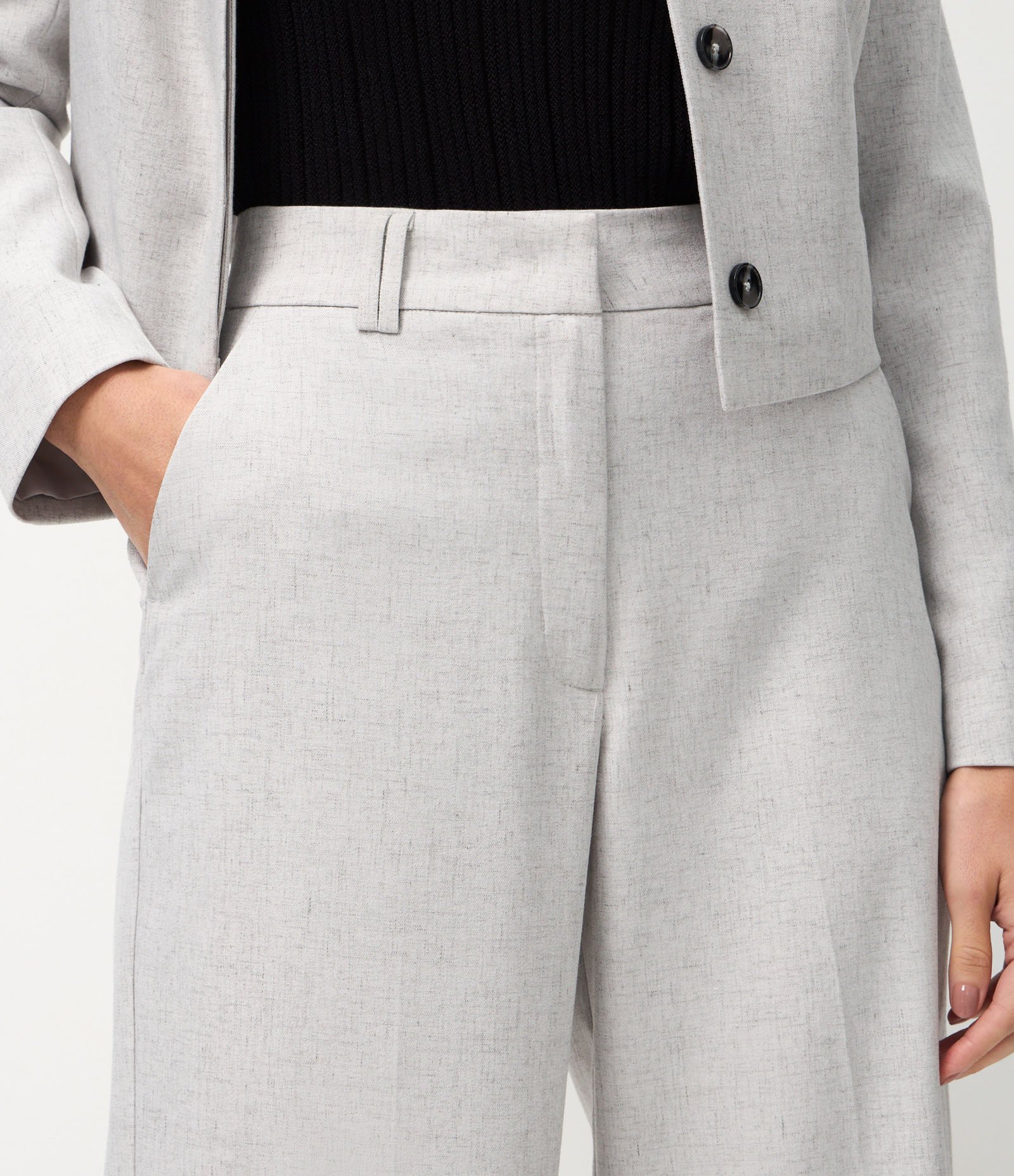 Calça Wide Leg Alfaiatada em Crepe com Bolsos Cinza 4