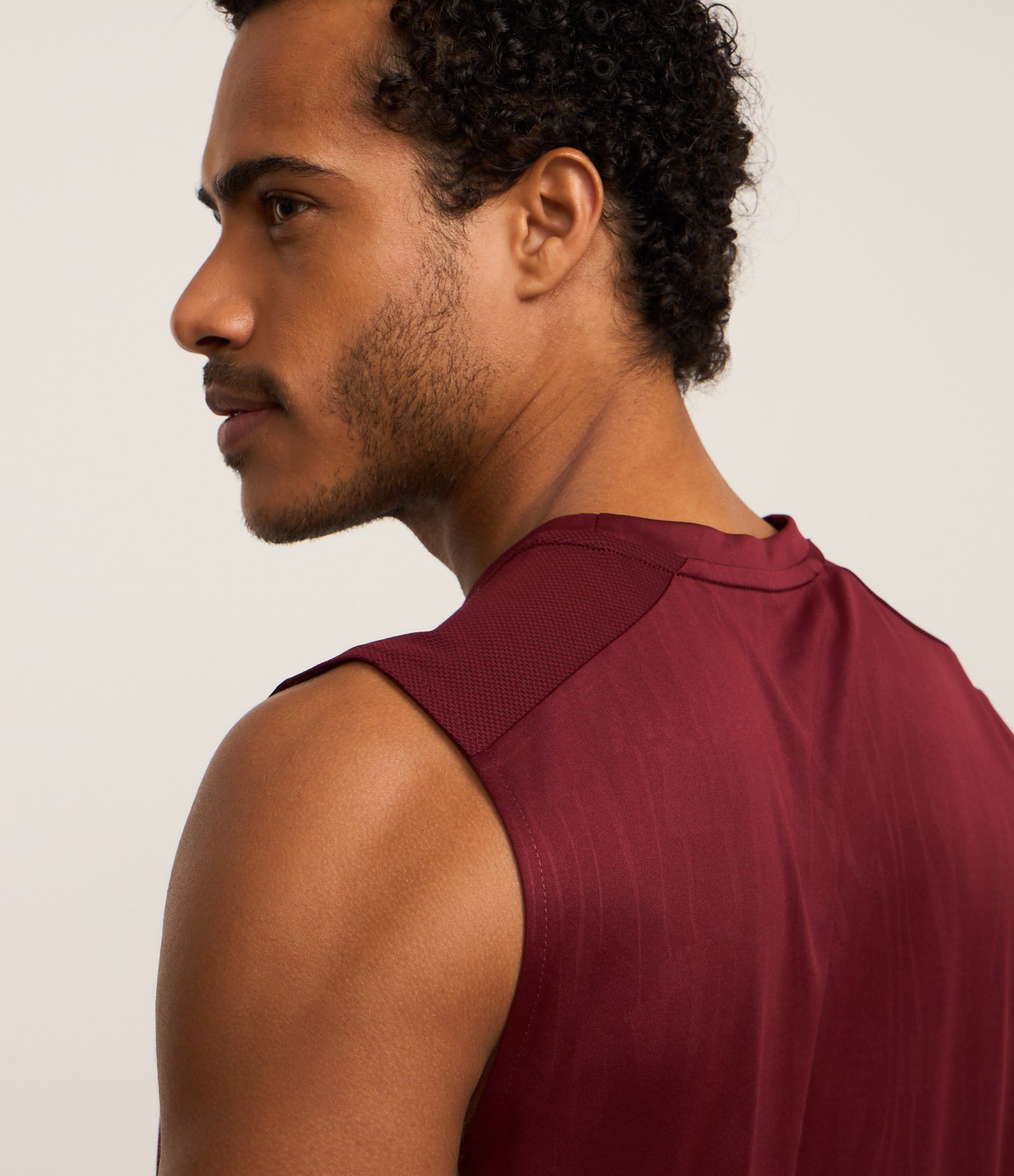 Regata Esportiva com Tecnologia Dry e Estampa Heat Print Vinho 4