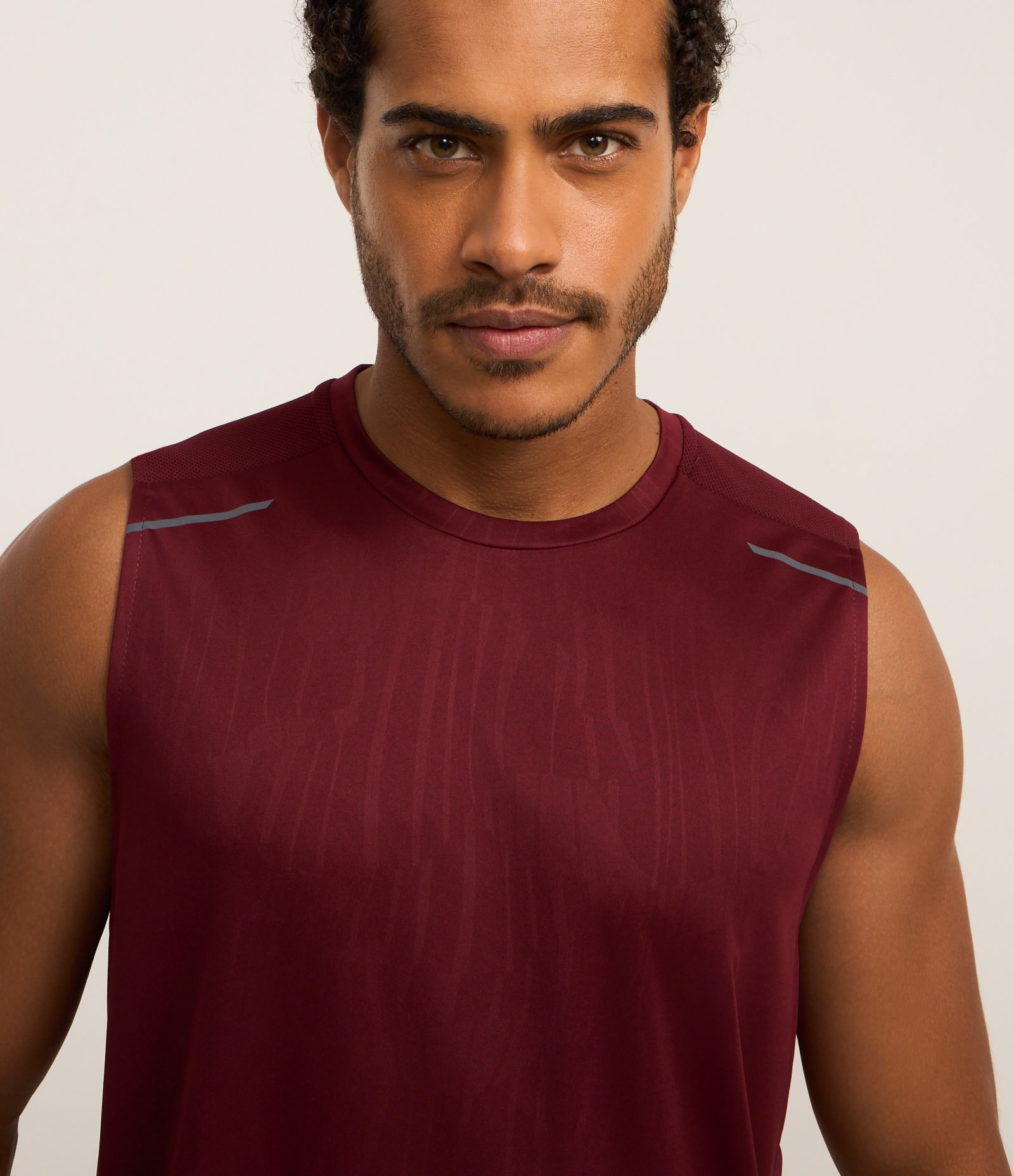 Regata Esportiva com Tecnologia Dry e Estampa Heat Print Vinho 5