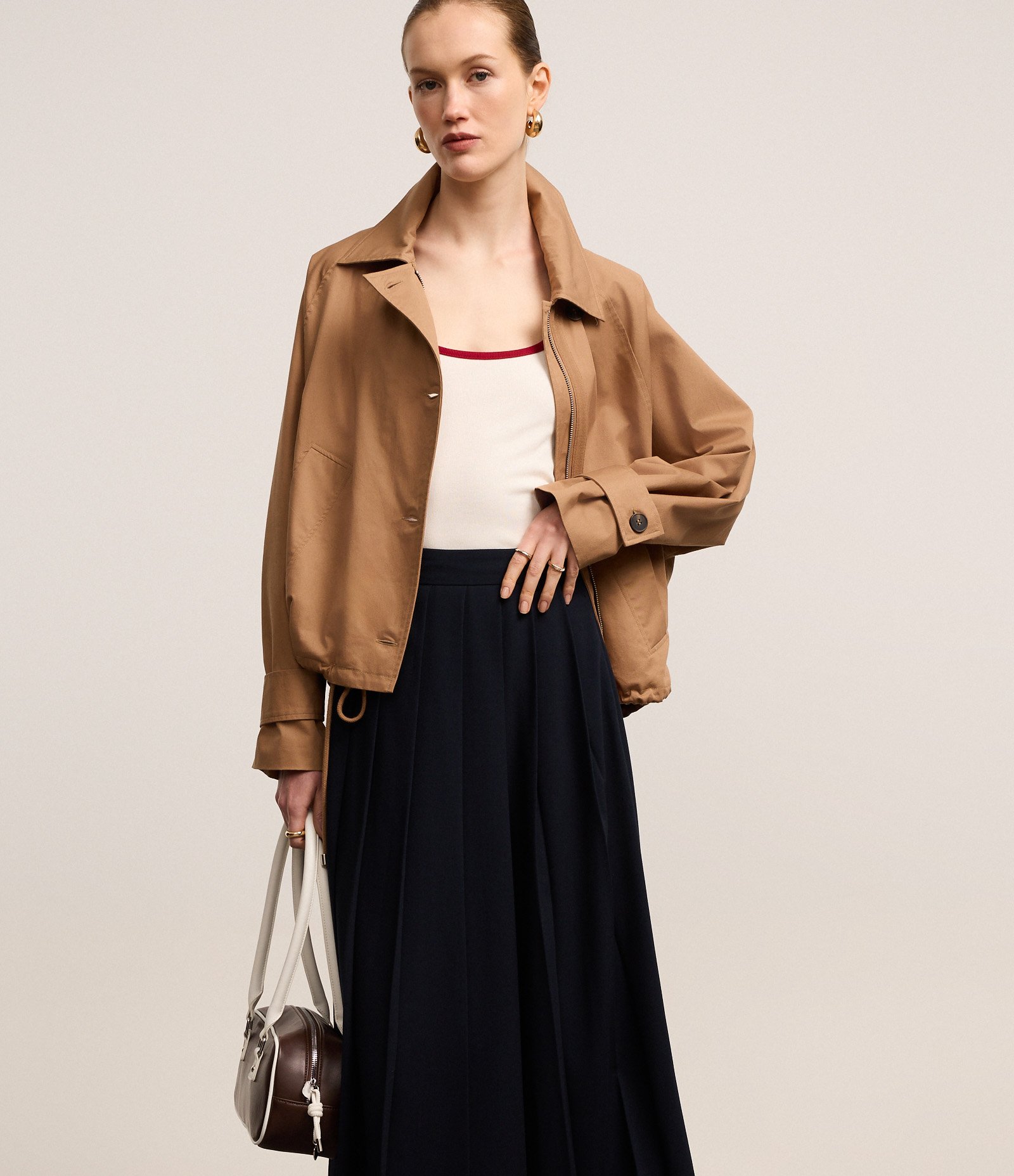 Saia Evasê Midi Alfaiatada com Efeito Plissado Azul Marinho 4