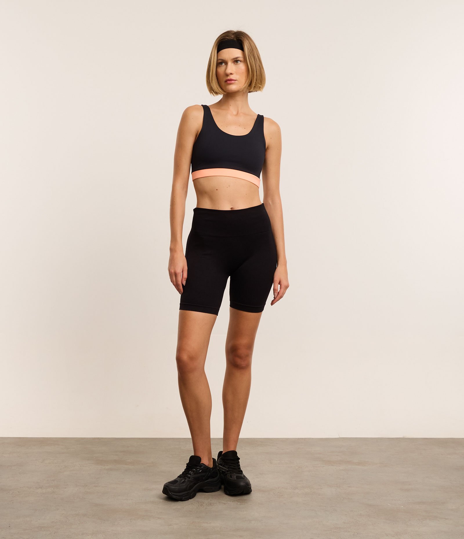 Top Esportivo em Poliamida com Barra Contrastante Preto/ Laranja 2