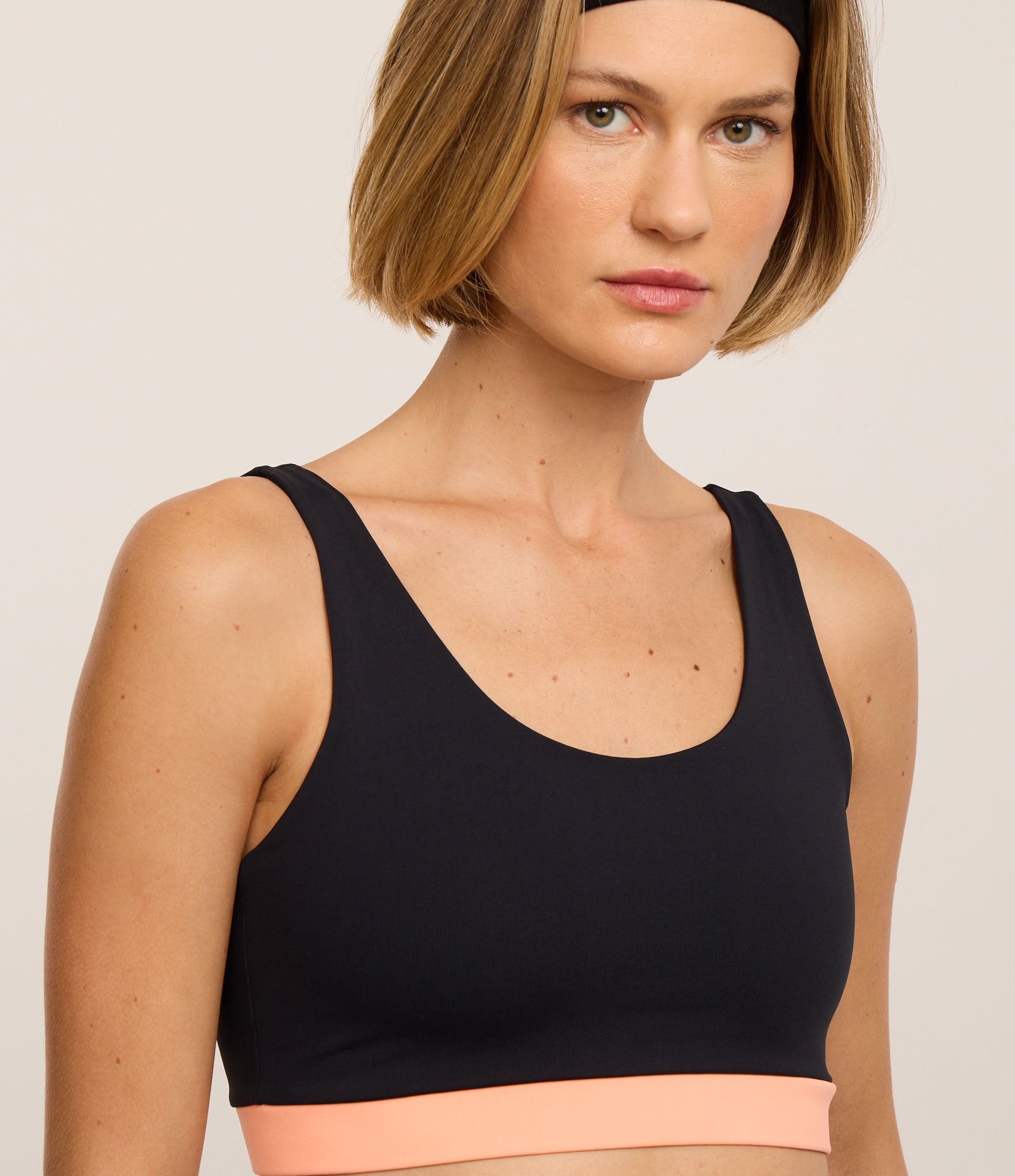 Top Esportivo em Poliamida com Barra Contrastante Preto/ Laranja 3