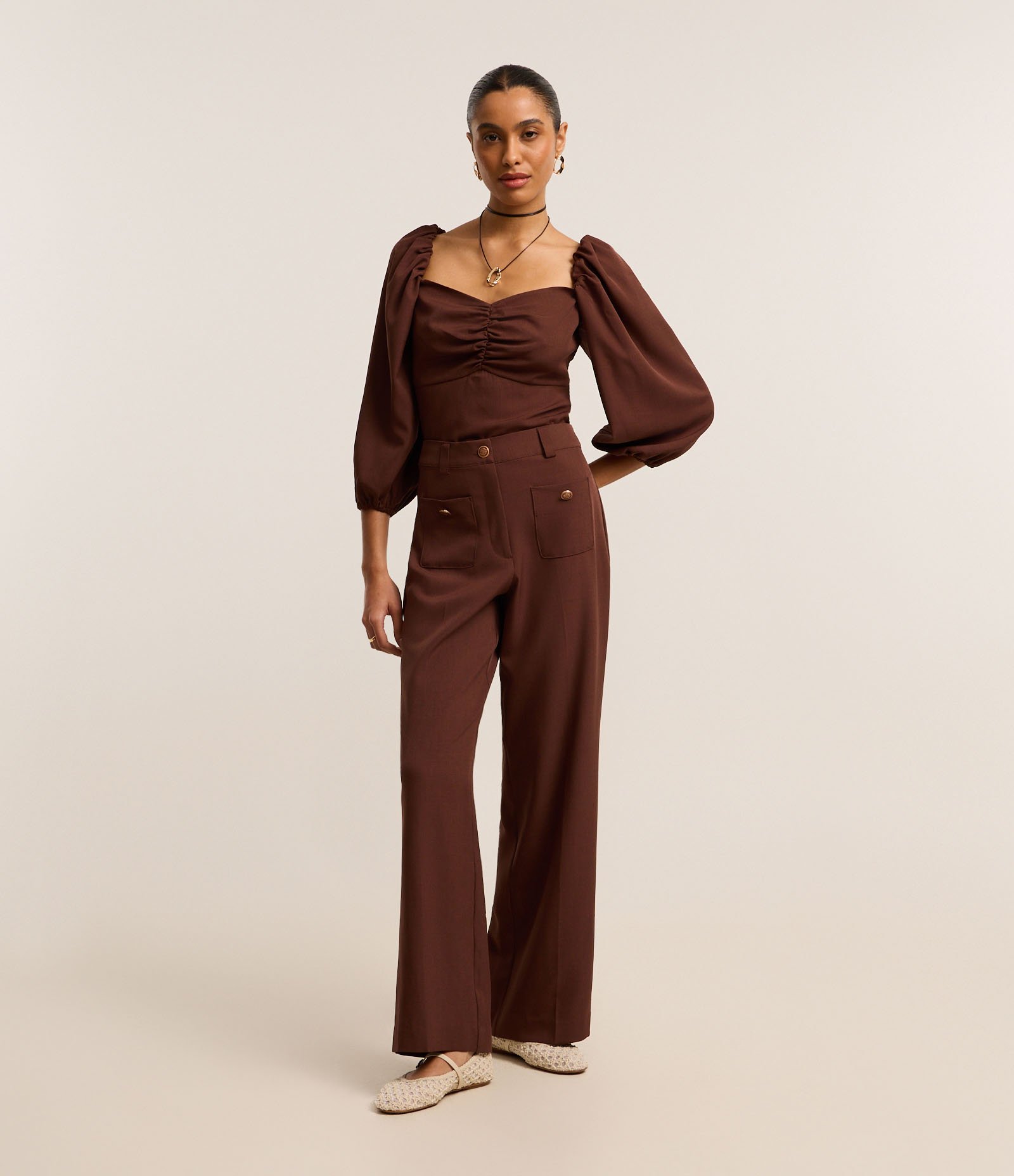 Blusa em Crepe com Decote Coração e Manga Ampla Marrom 2