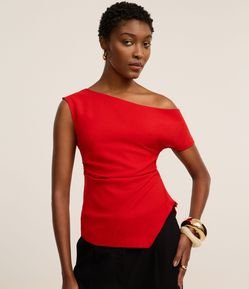 Blusa Alfaiatada com Decote Ombro Só