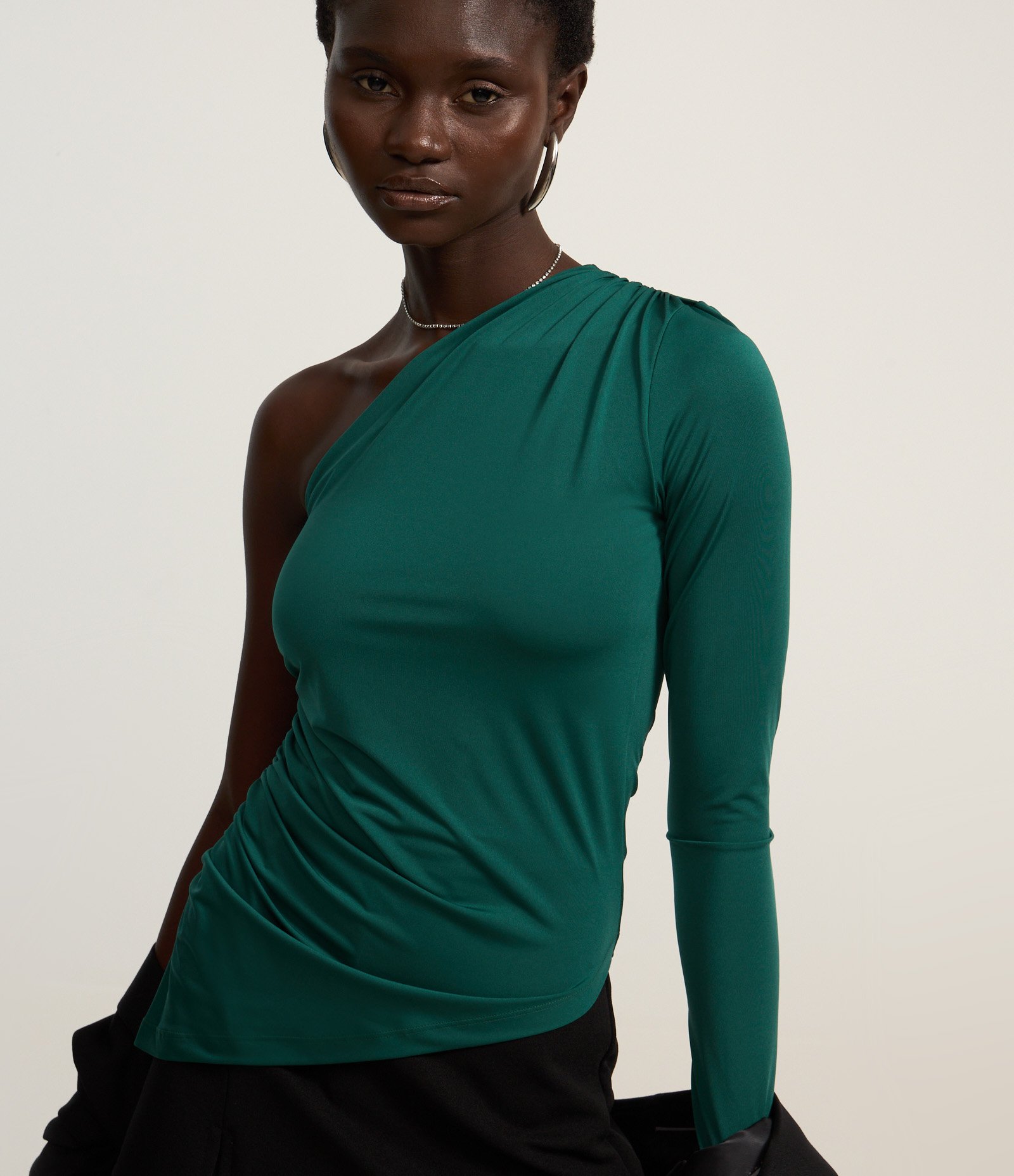 Blusa Ombro Só em Malha Jersey com Lateral Franzida Verde 4