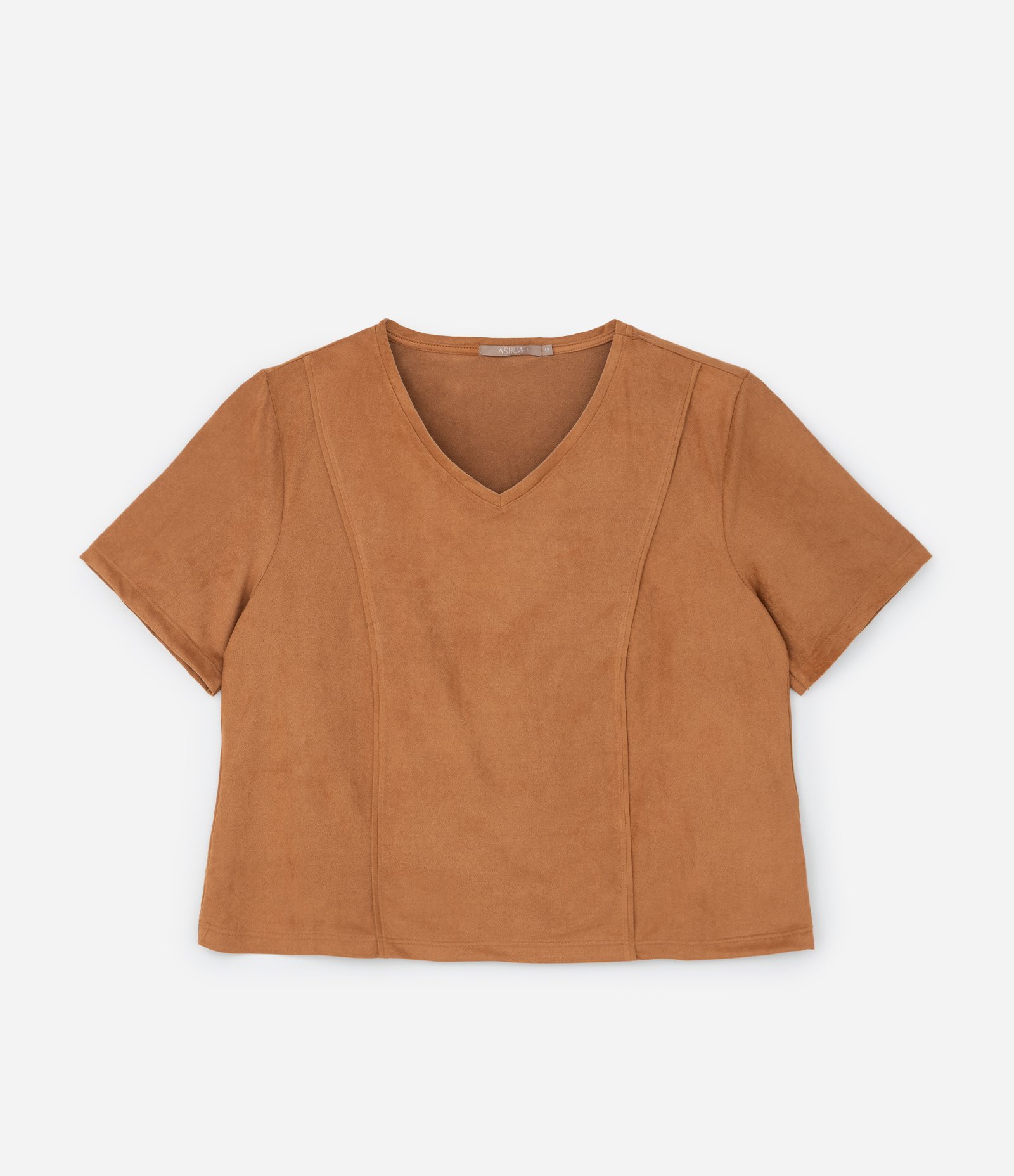 Blusa em Suede com Decote em V e Recortes Curve & Plus Size Caramelo 4
