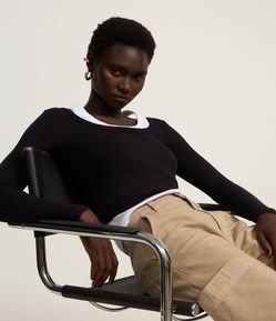 Blusa Canelada em Ribana com Decote Profundo