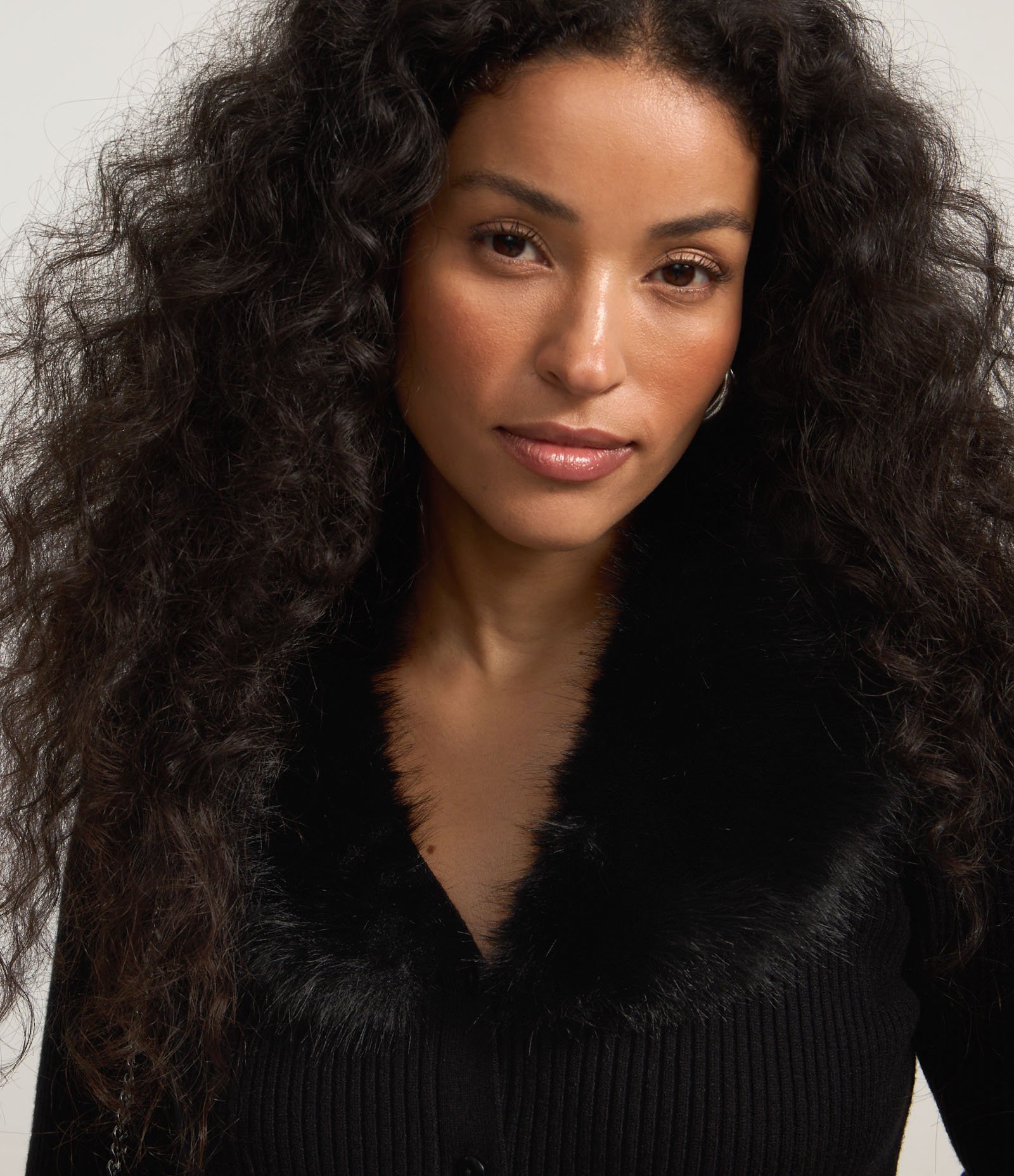 Cardigan Regular em Tricô com Gola de Pelo Removível Preto 3