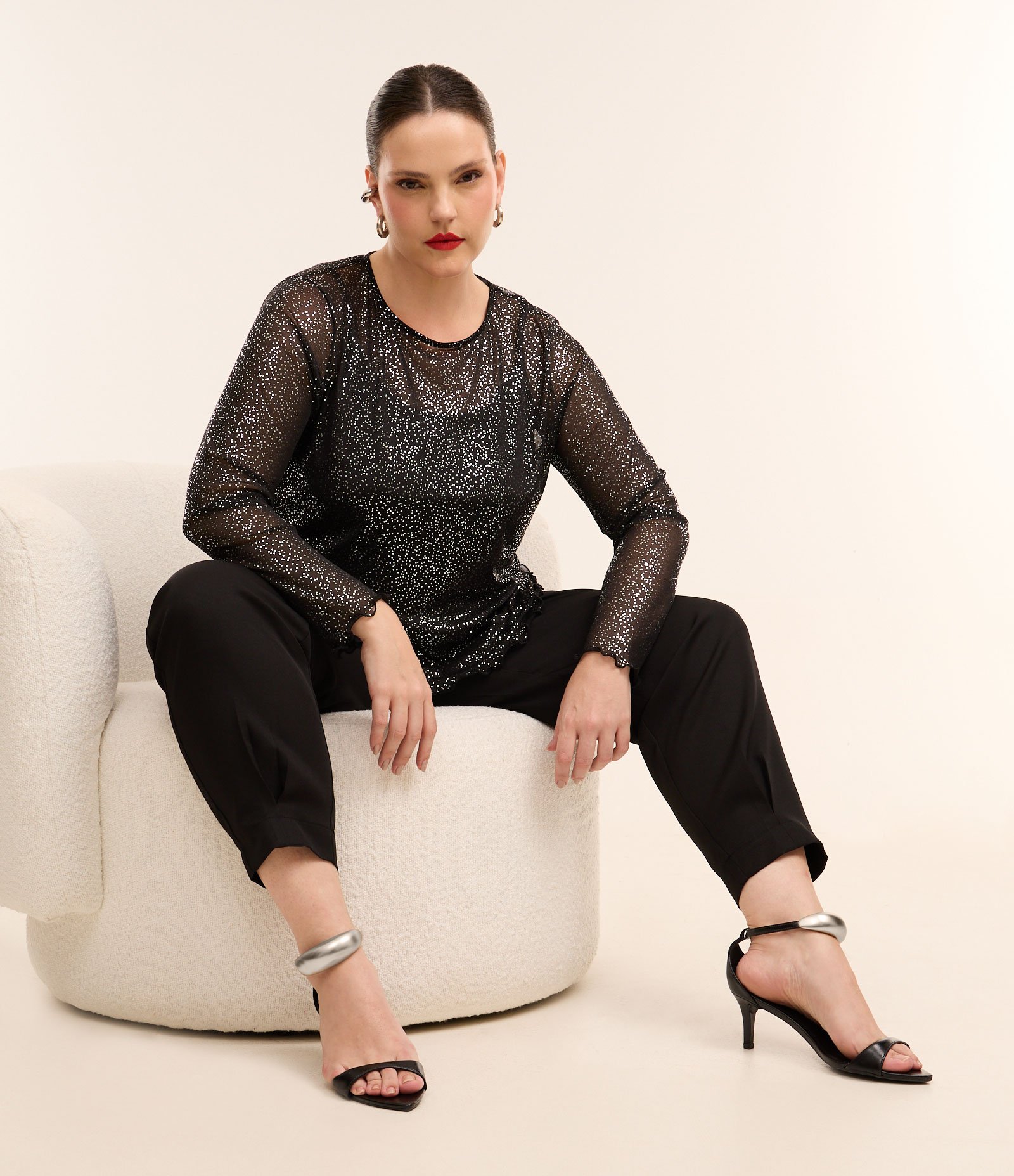 Blusa em Tule com Brilhos Contrastantes Curve & Plus Size Preto/Prata 1