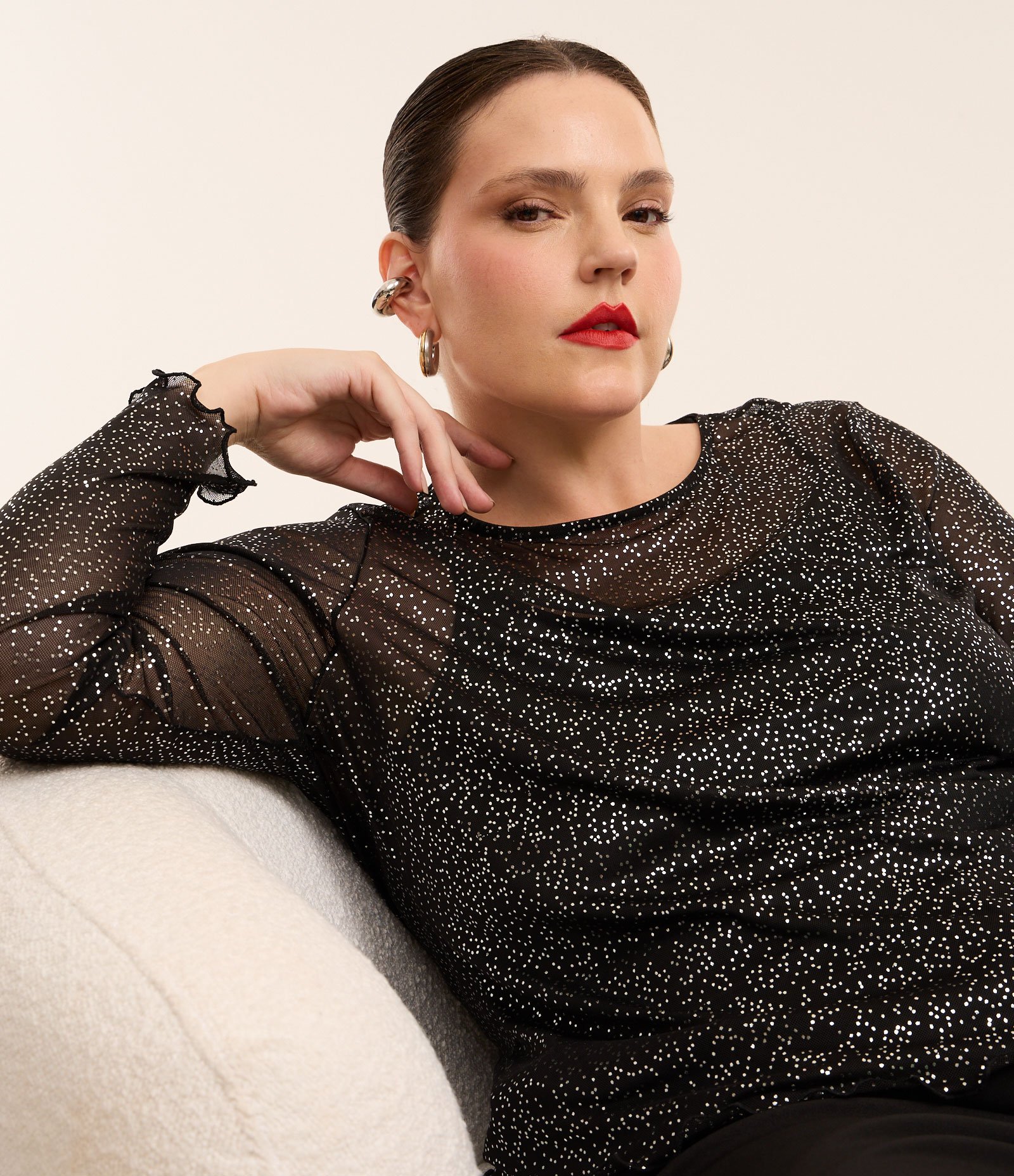 Blusa em Tule com Brilhos Contrastantes Curve & Plus Size Preto/Prata 3