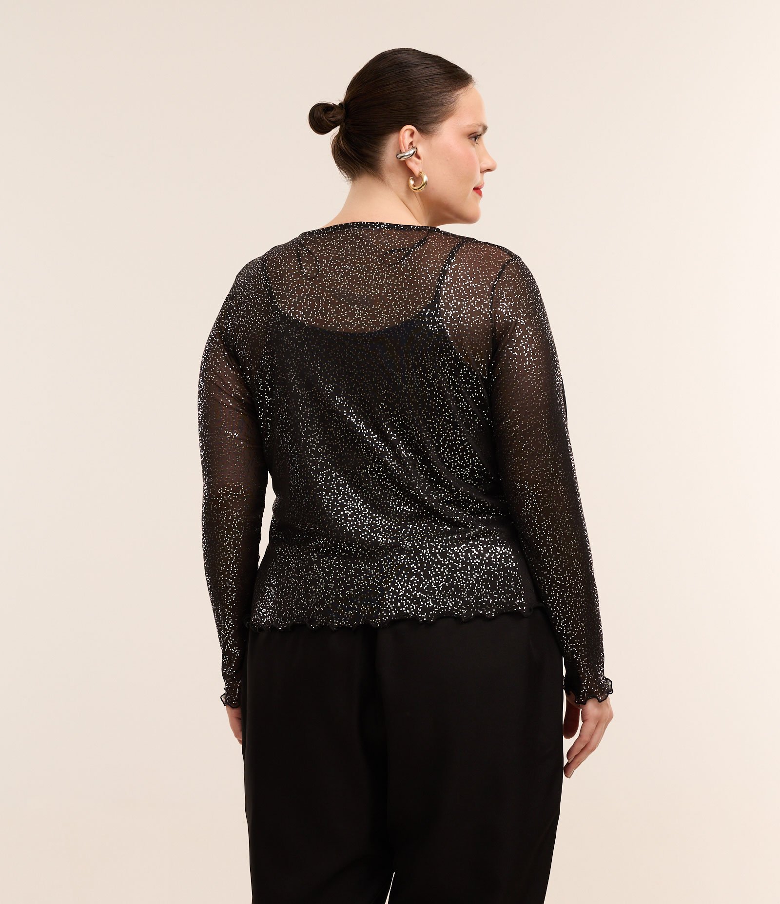 Blusa em Tule com Brilhos Contrastantes Curve & Plus Size Preto/Prata 5