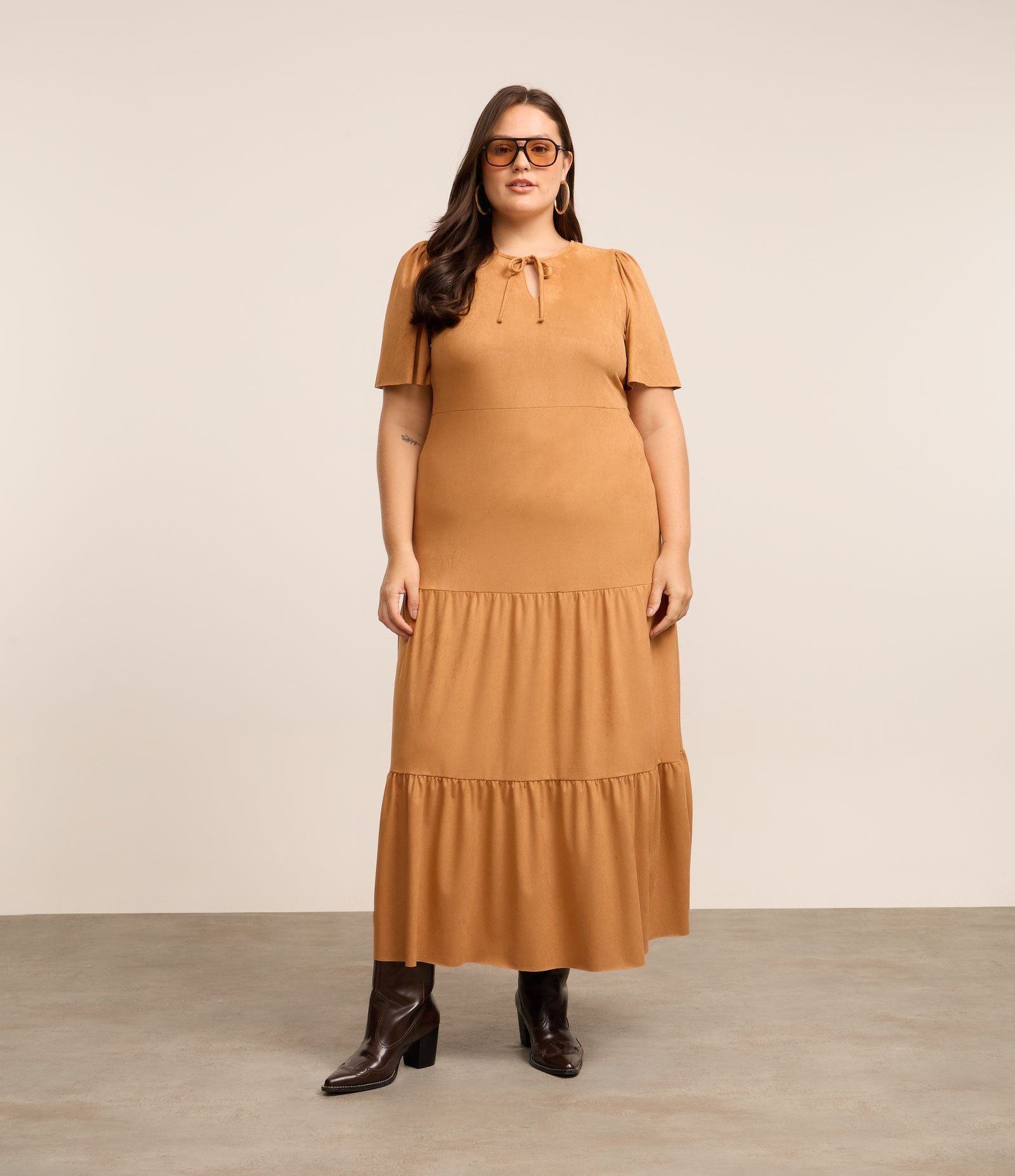 Vestido Longo Suede  Amarração e Babados Curve & Plus Size Marrom 1