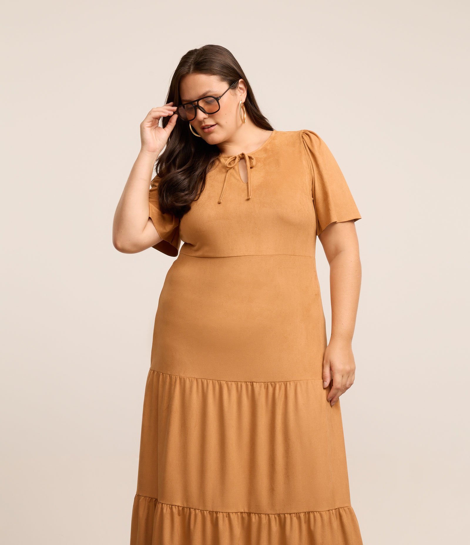 Vestido Longo Suede  Amarração e Babados Curve & Plus Size Marrom 3