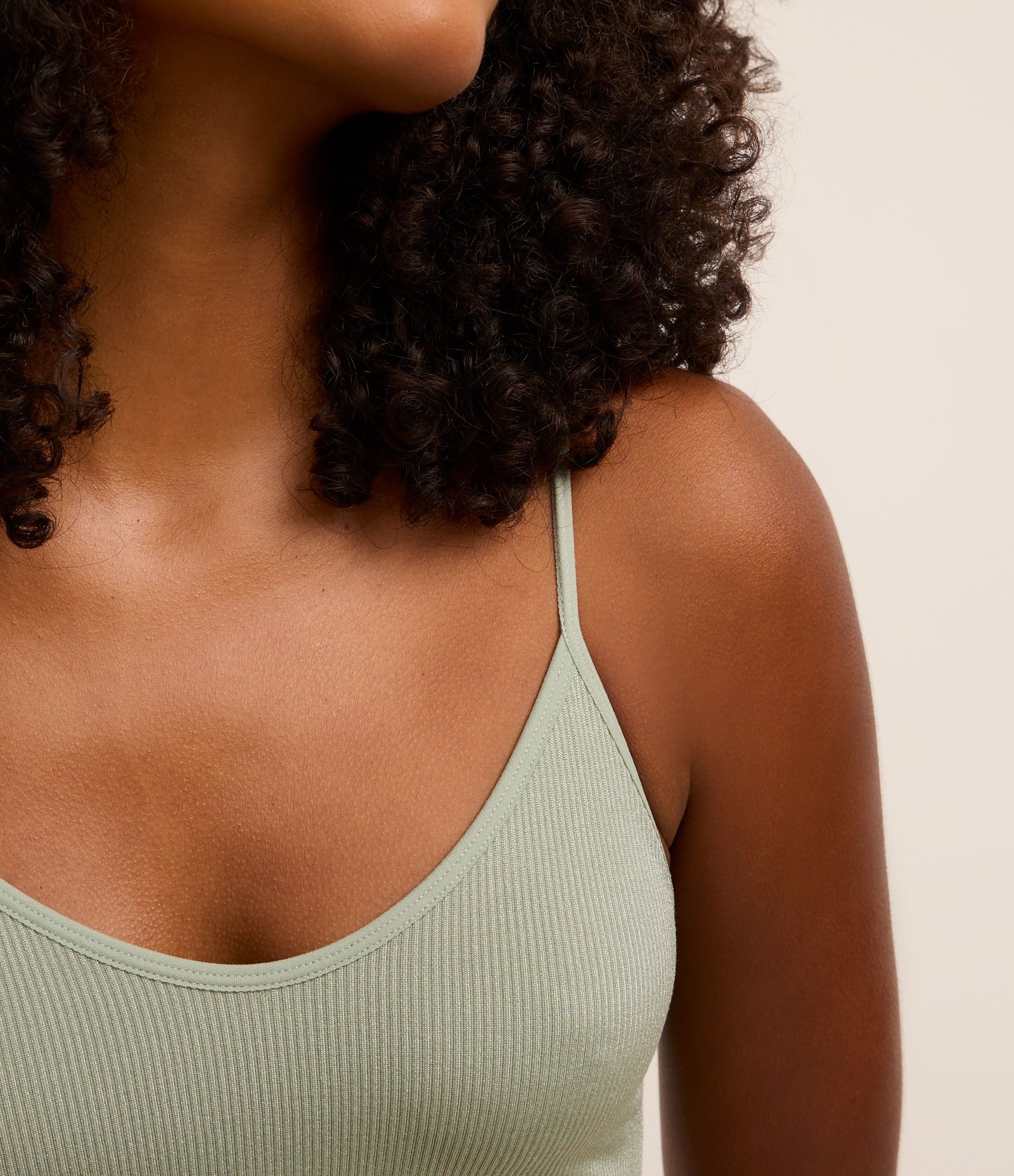 Sutiã Top Alongado sem Bojo em Poliamida Texturizada Seamless Verde 4