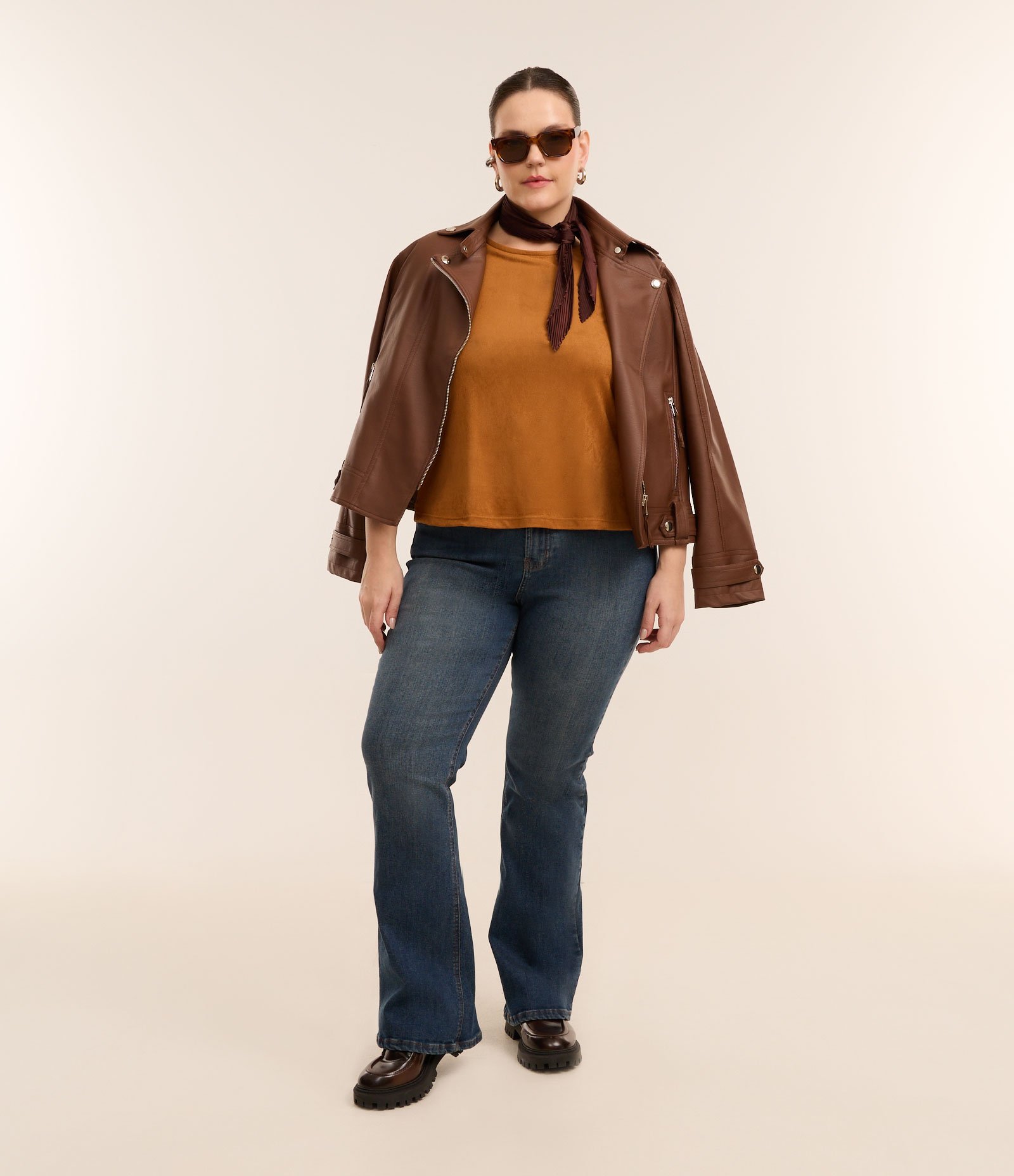 Regata em Suede Curve & Plus Size Caramelo 2