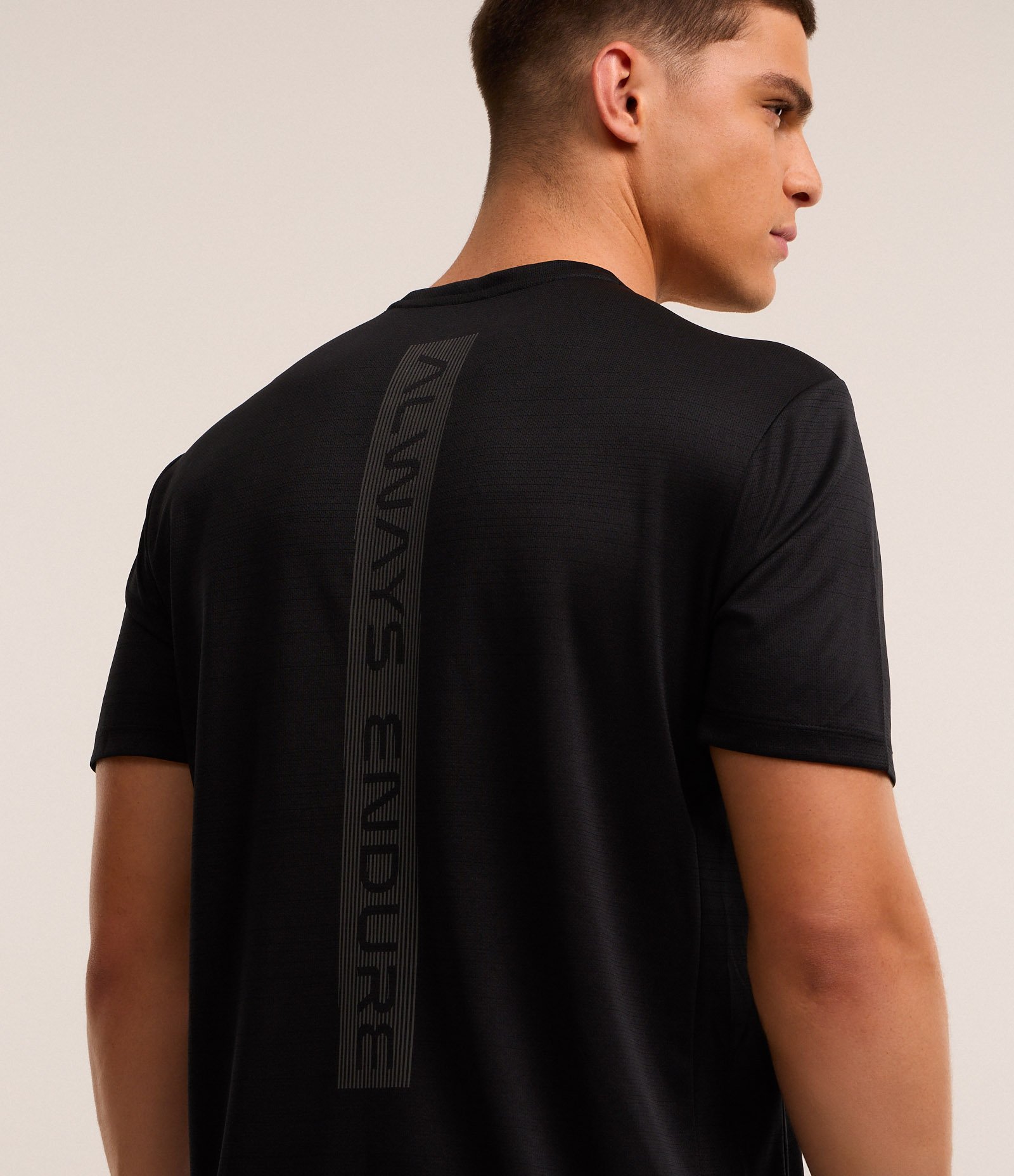 Camiseta Esportiva com Tecnologia Dry e Estampa Refletiva Preto 3