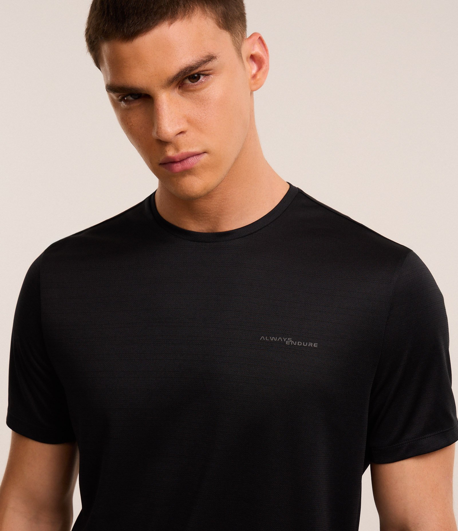 Camiseta Esportiva com Tecnologia Dry e Estampa Refletiva Preto 4