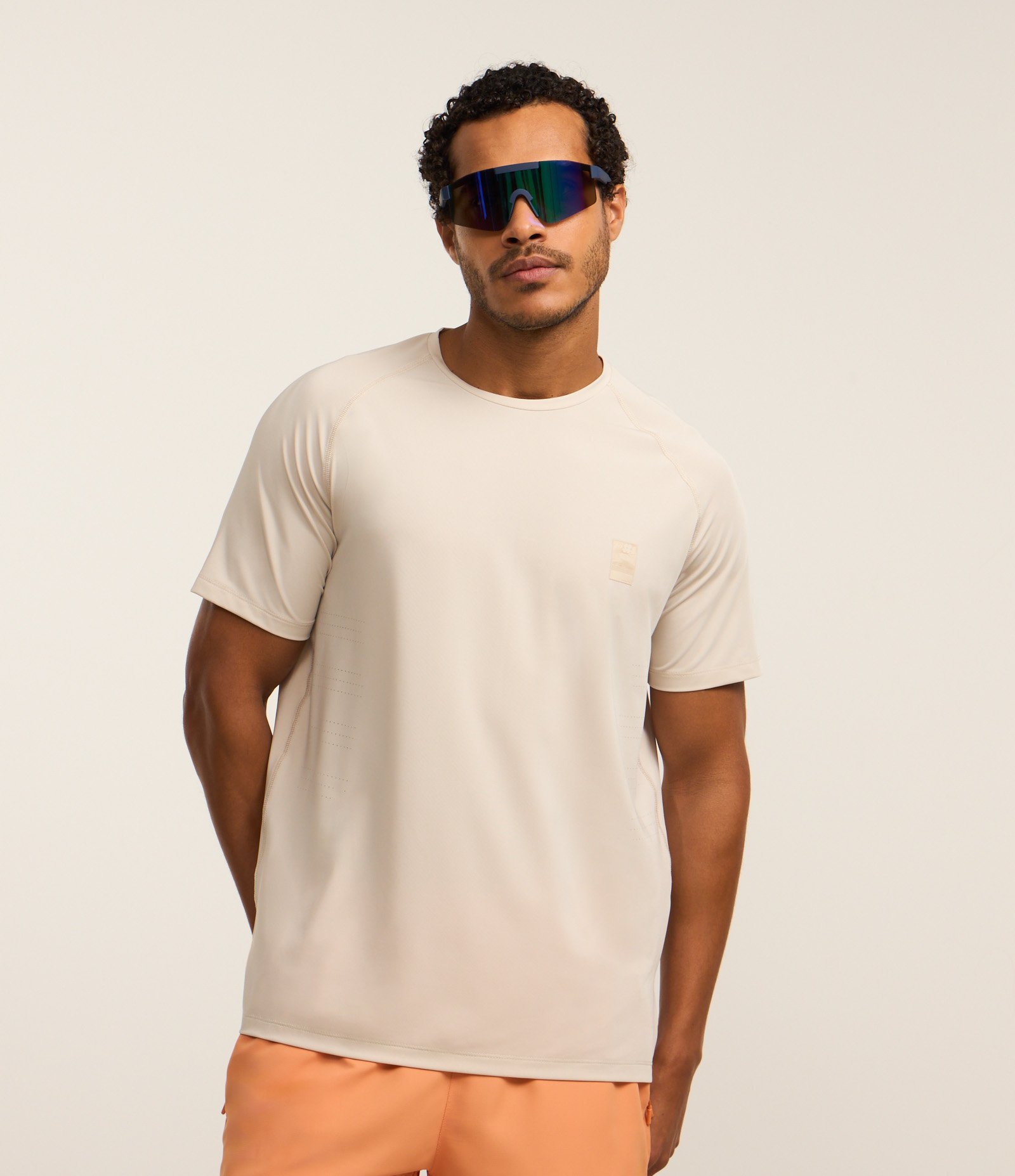 Camiseta Esportiva com Tecnologia Dry e Estampa Localizada Bege 1