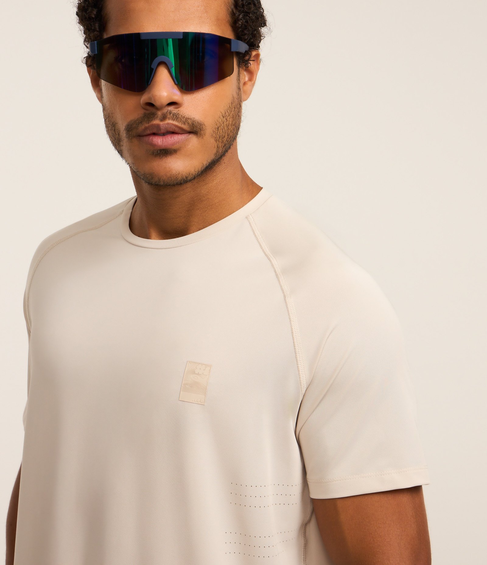 Camiseta Esportiva com Tecnologia Dry e Estampa Localizada Bege 3