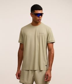 Camiseta Esportiva em Tecnologia Dry com Estampa Lettering Texturizada