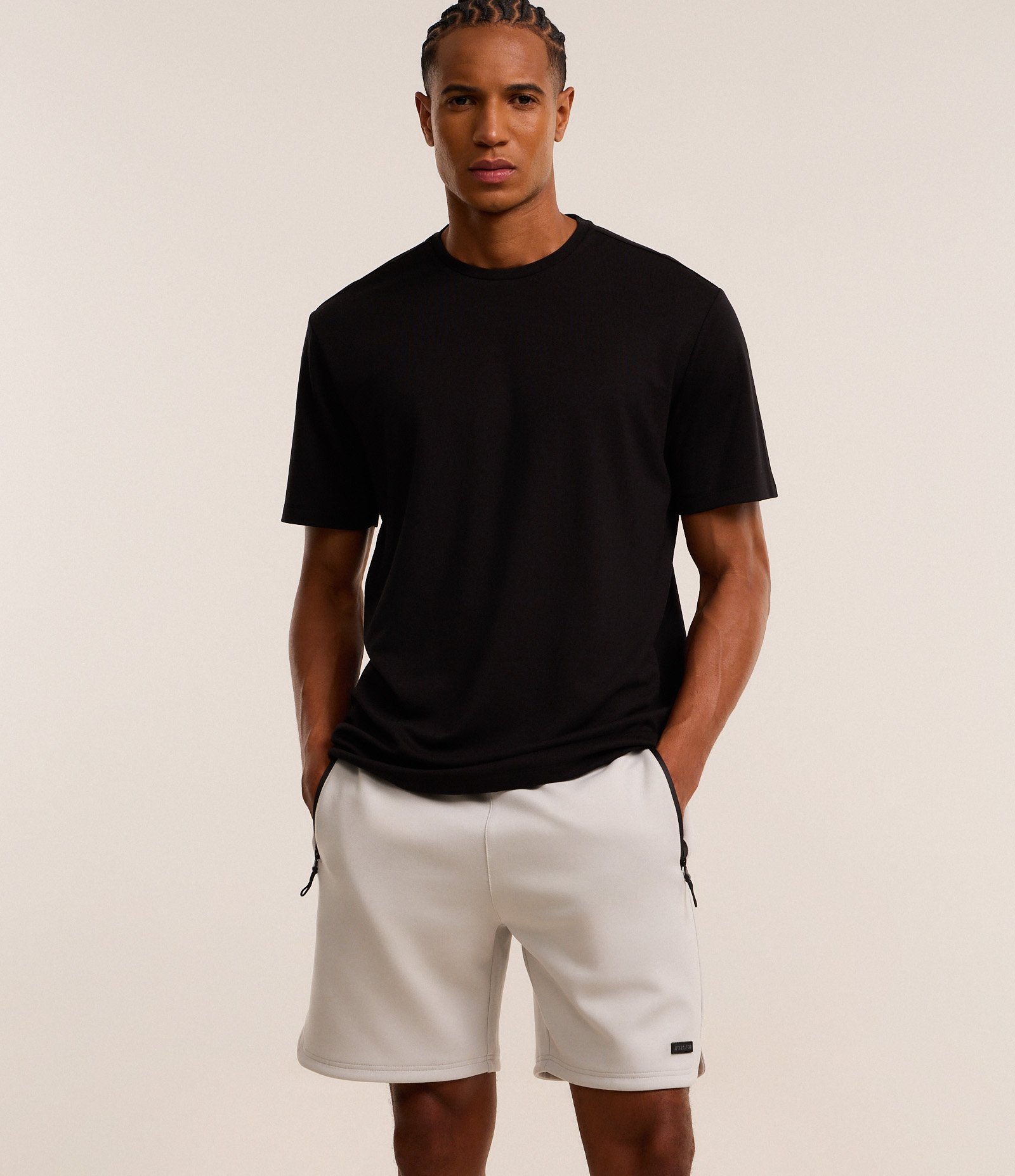 Bermuda Esportiva em Moletom Tecnológico com Cós Elástico e Zíper no Bolso Cinza Claro 5