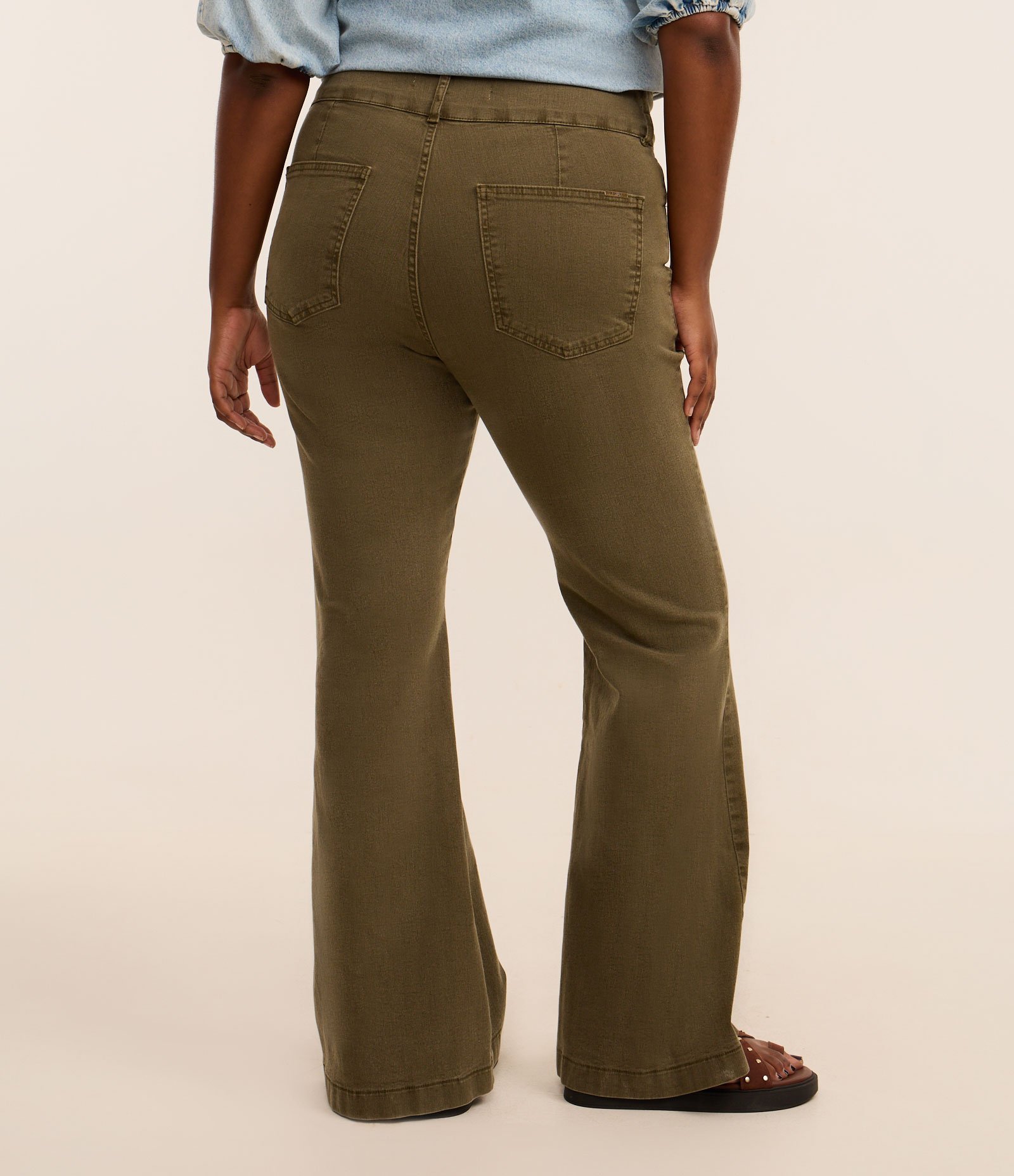 Calça Flare em Sarja com Cós Largo Curve & Plus Size Verde 5