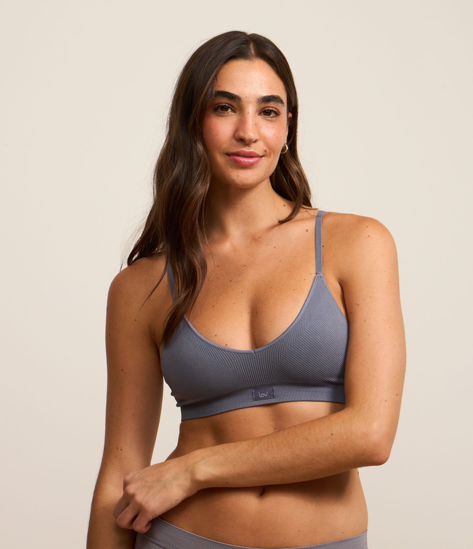 Sutiã Top Comfy Seamless Texturizado com Etiqueta LOV e Bojo Removível Cinza 2