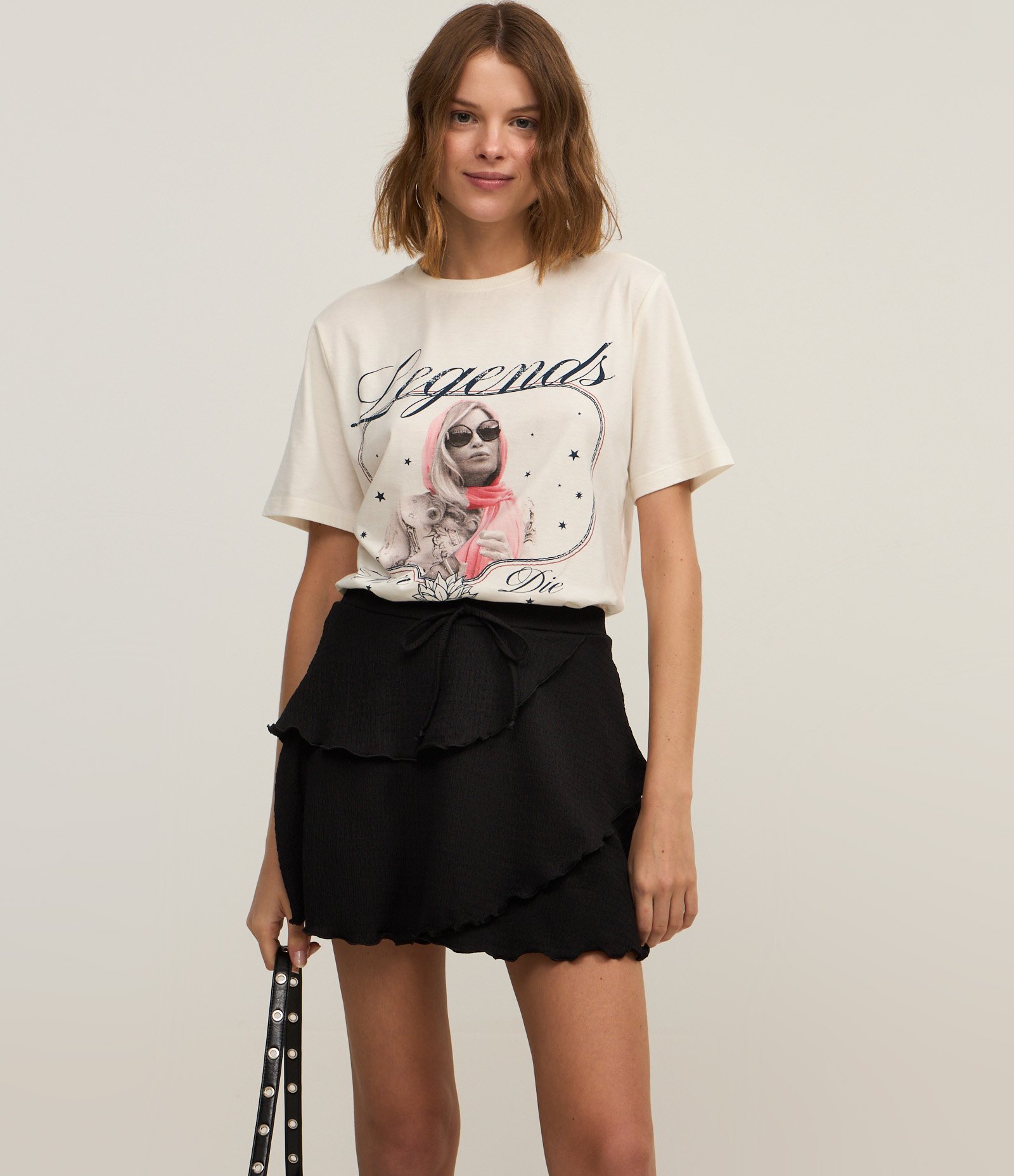 Saia Curta com Amarração e Babados Preto 2