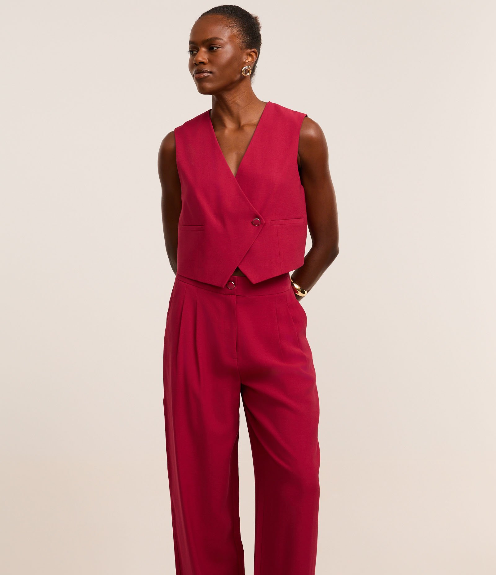 Calça Wide Leg Alfaiatada em Vicose com Pregas Vermelho 2