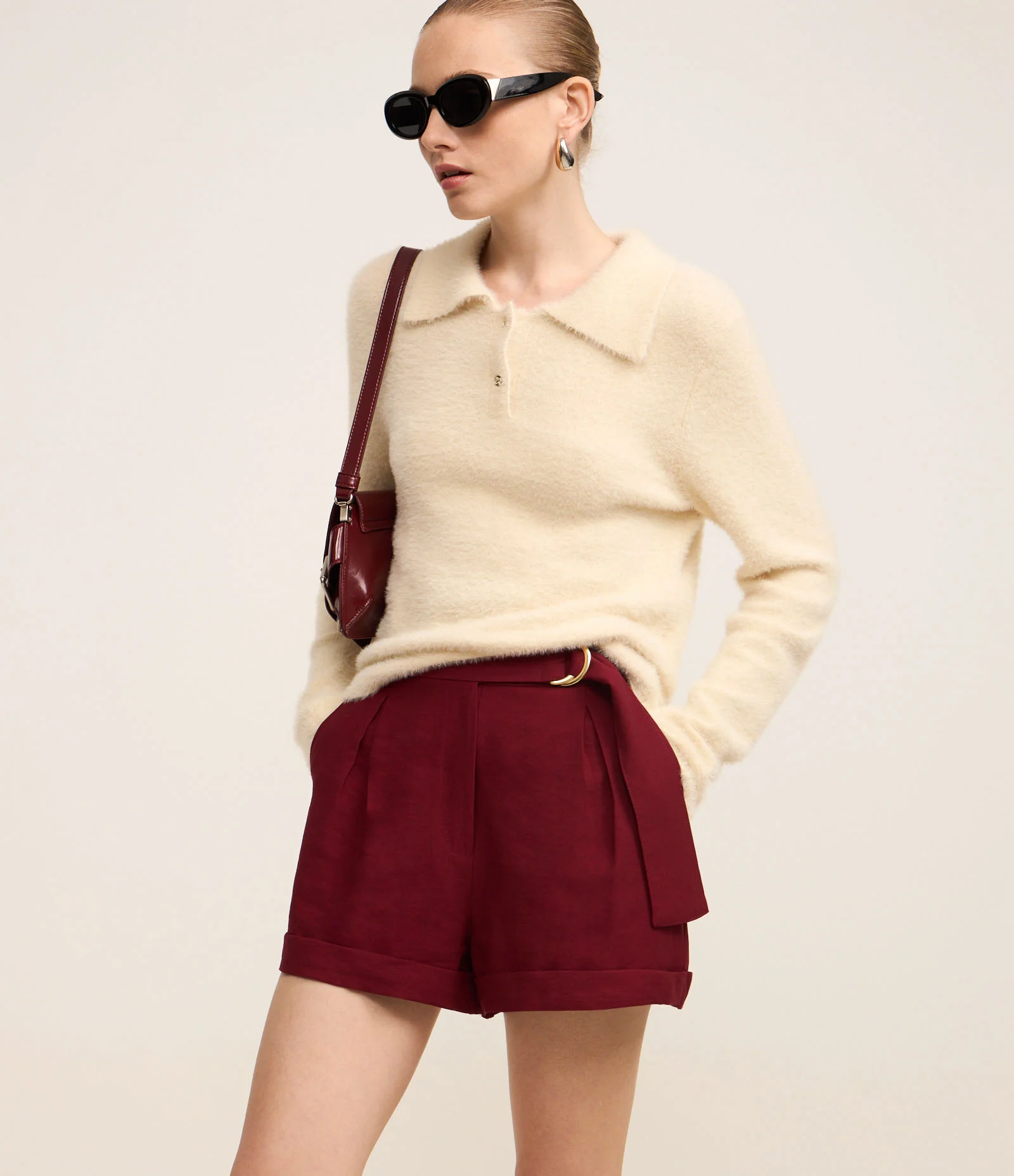 Short Alfaiatado Cintura Alta em Viscose Twill com Cinto Vermelho 2