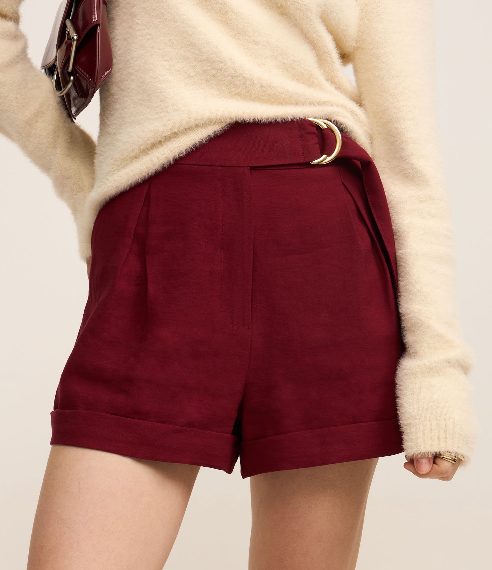 Short Alfaiatado Cintura Alta em Viscose Twill com Cinto Vermelho 3