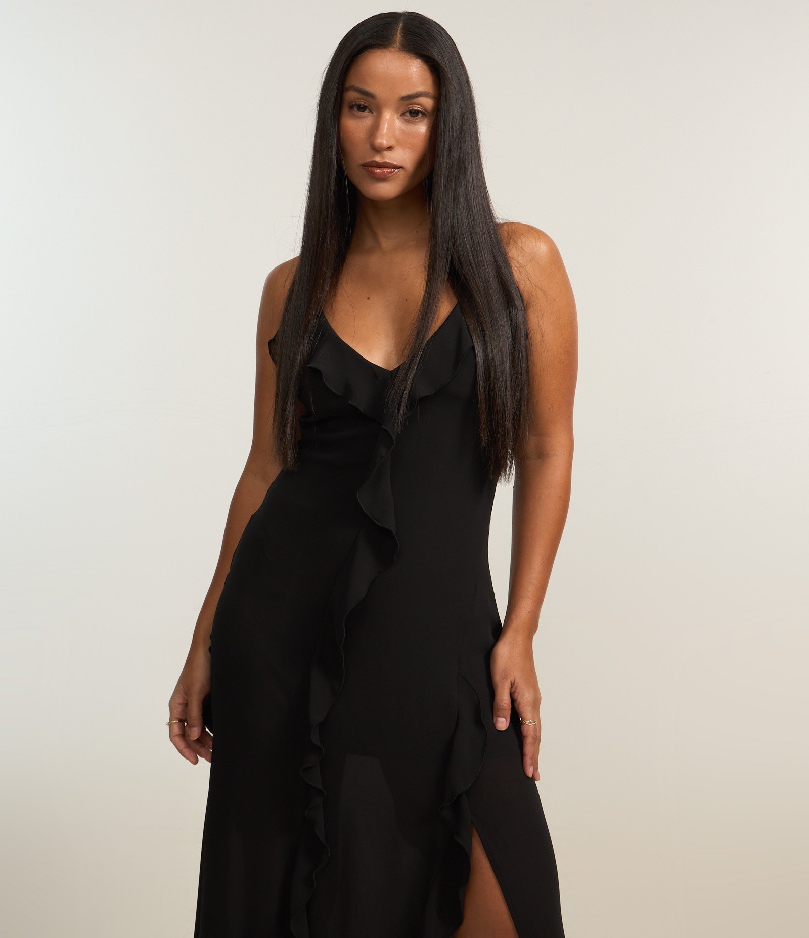 Vestido New Midi em Chiffon com Alças Cruzadas e Babados Preto 2