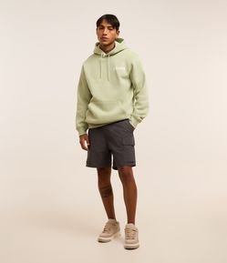 Bermuda Cargo com Cós Elástico e Bolsos