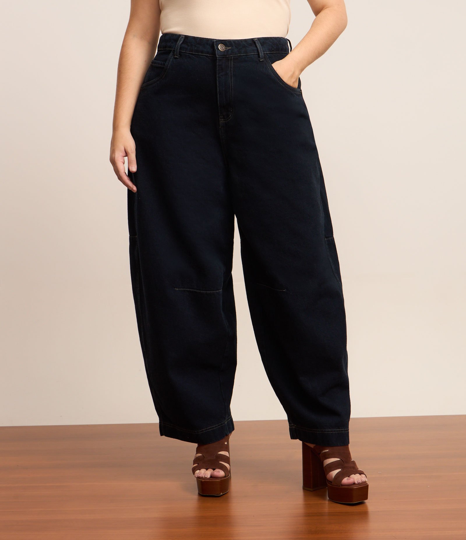 Calça Barrel em Jeans Amaciado Curve & Plus Size Azul 2