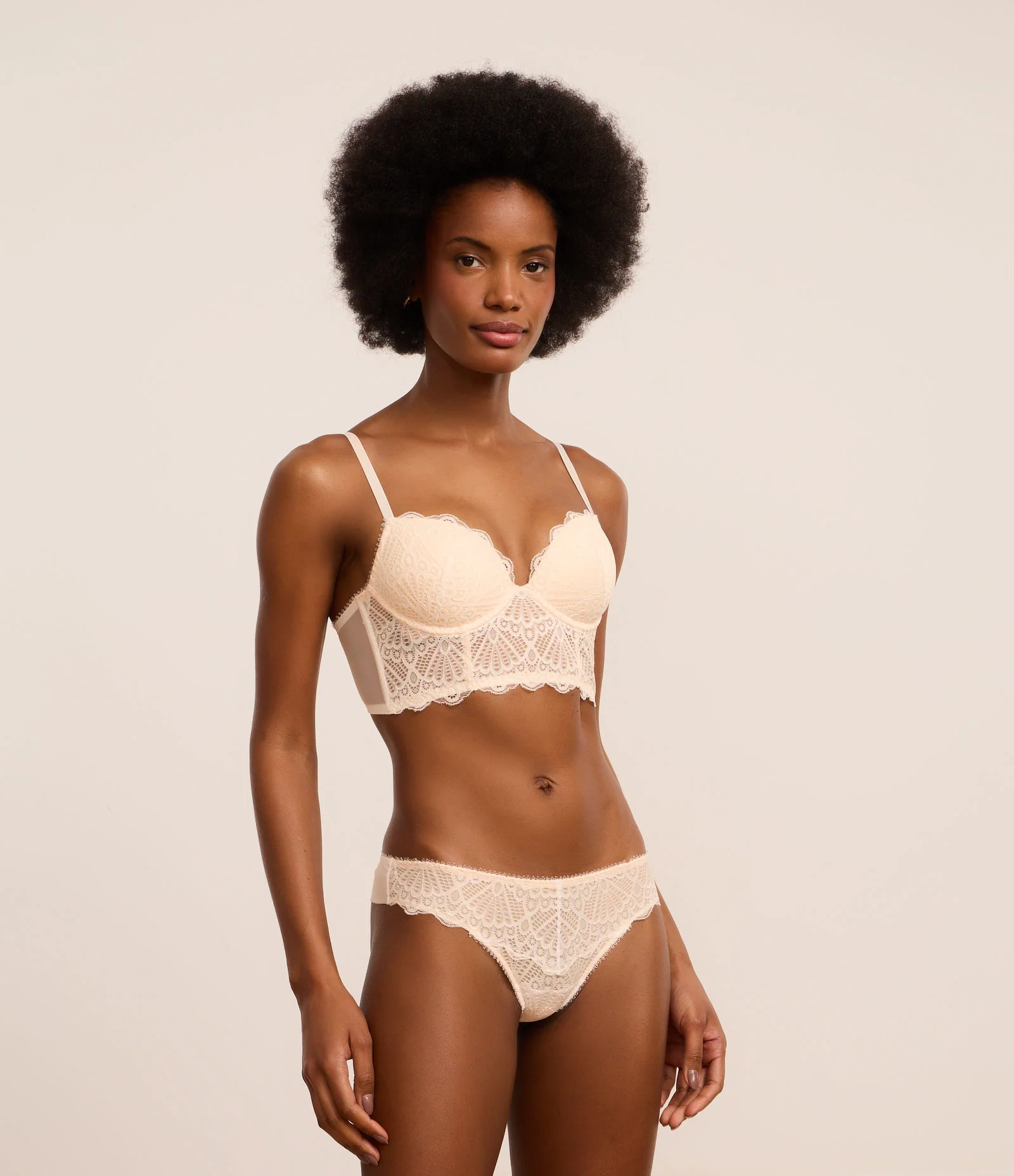 Sutiã Alongado com Bojo em Renda Floral Branco 2