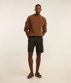 Bermuda Reta em Twill com Passante e Bolsos