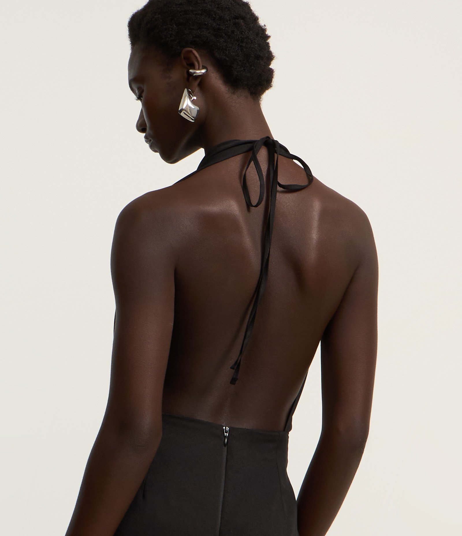 Macacão Pantalona em Crepe com Decote Degage Frente Única Preto 3