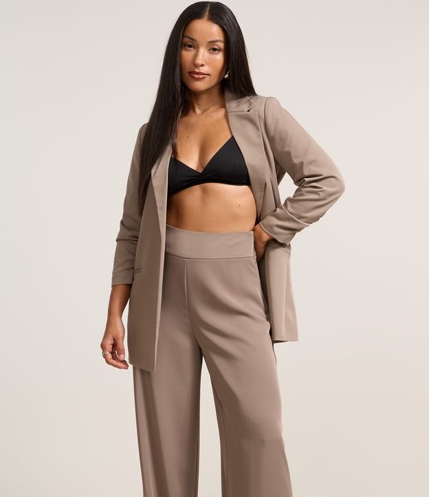 Calça Pantalona em Crepe com Pences