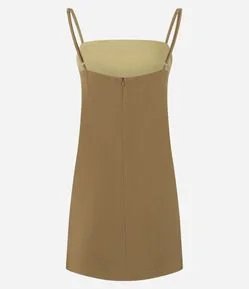 Vestido Curto em Crepe com Detalhe Ondulado no Busto