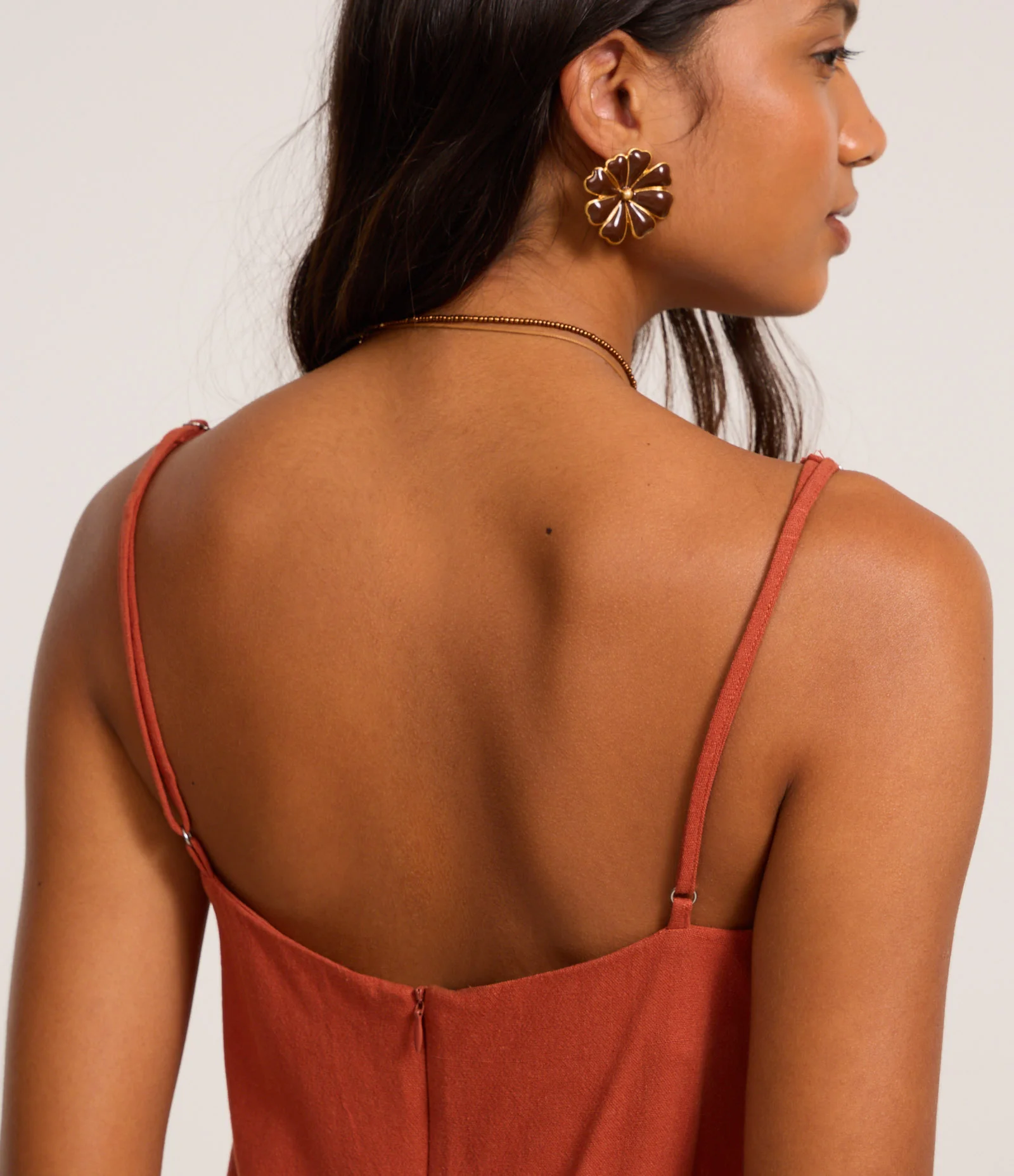 Vestido Curto em Crepe com Detalhe Ondulado no Busto Terracota 4