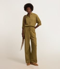 Calça Wide Leg em Viscose com Bolsos Aplicados