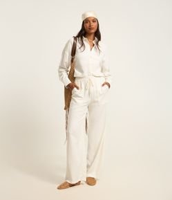 Calça Wide Leg em Viscose com Bolsos Aplicados