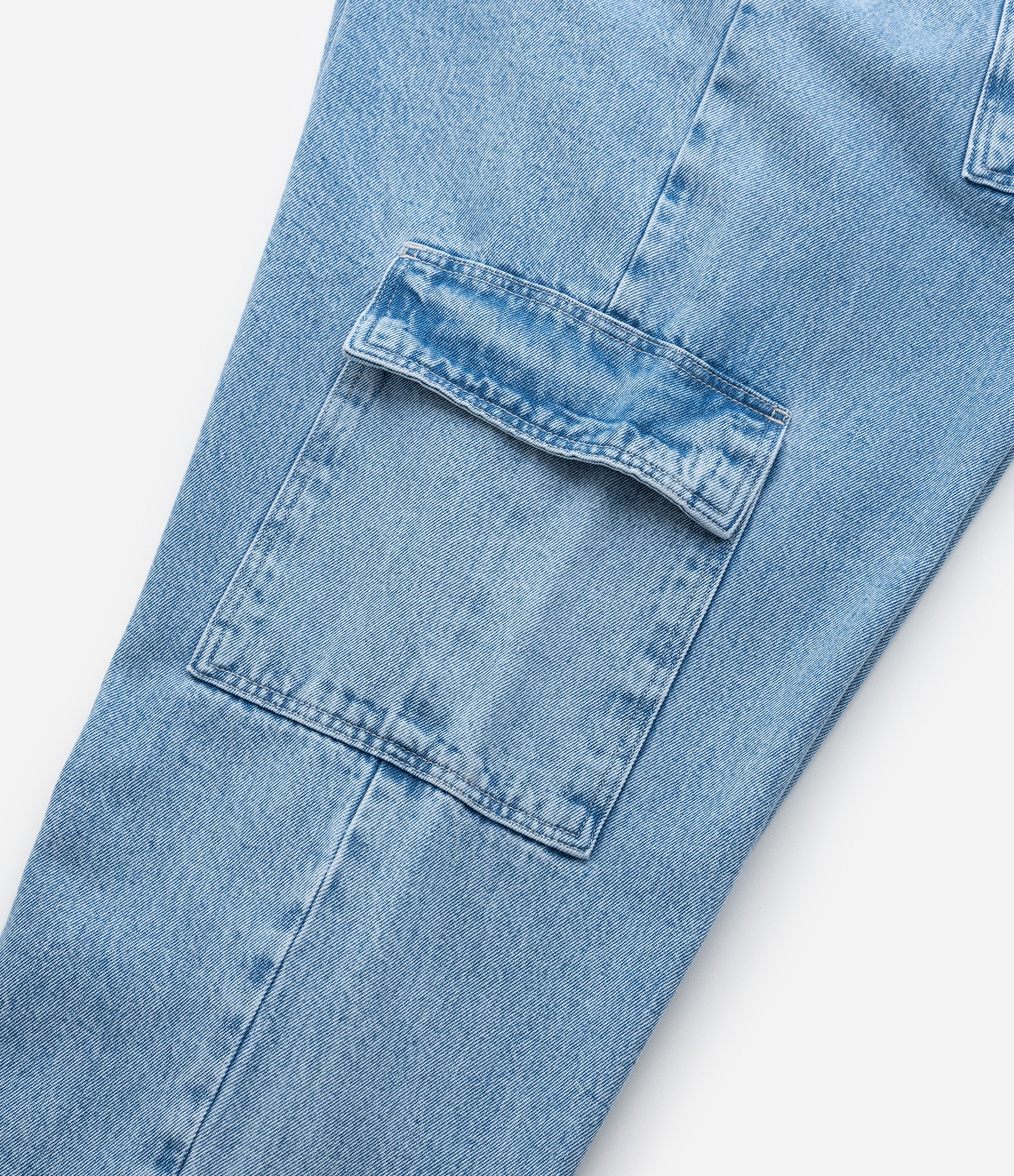 Calça Reta Jeans Marmorizado e Bolso Cargo Curve & Plus Size Azul 9