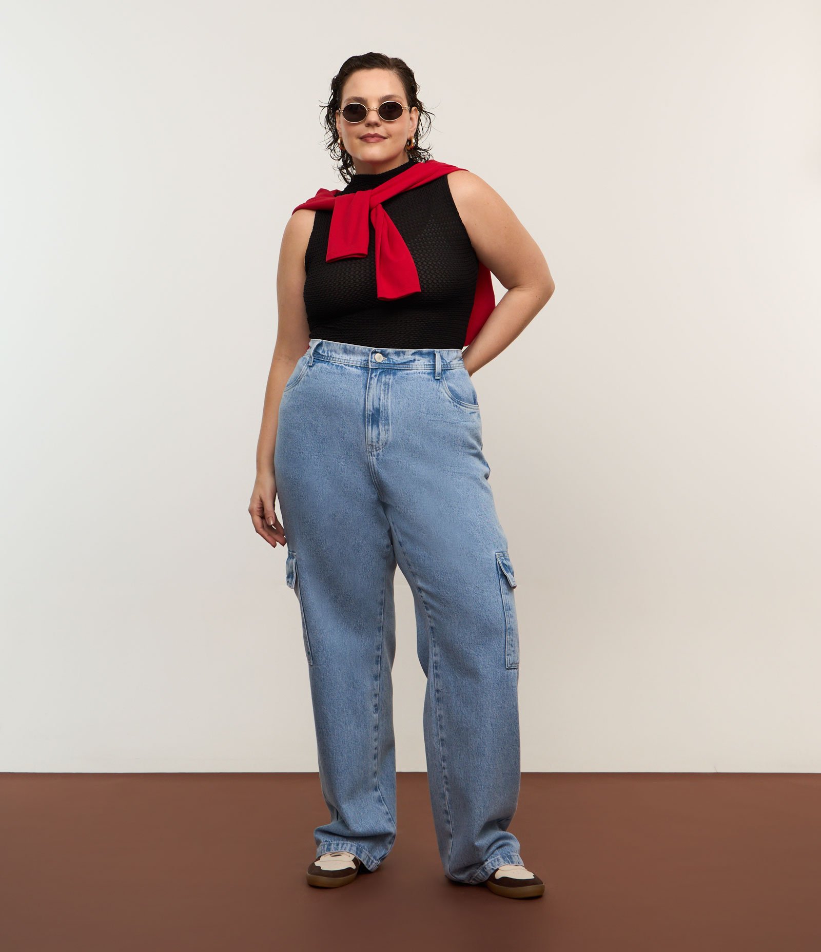 Calça Reta Jeans Marmorizado e Bolso Cargo Curve & Plus Size Azul 1