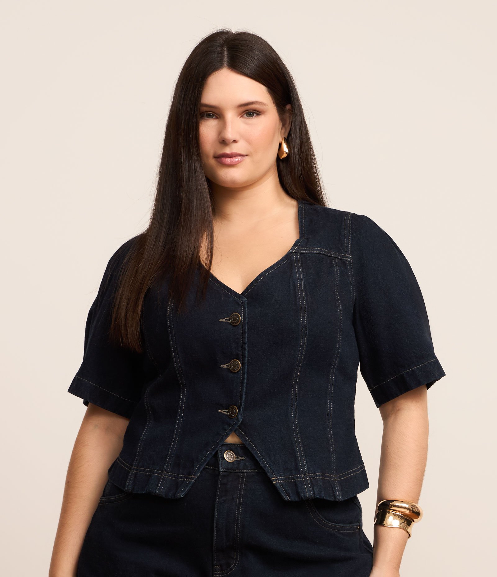 Camisa em Jeans Amaciado com Decote V Curve & Plus Size Azul 2